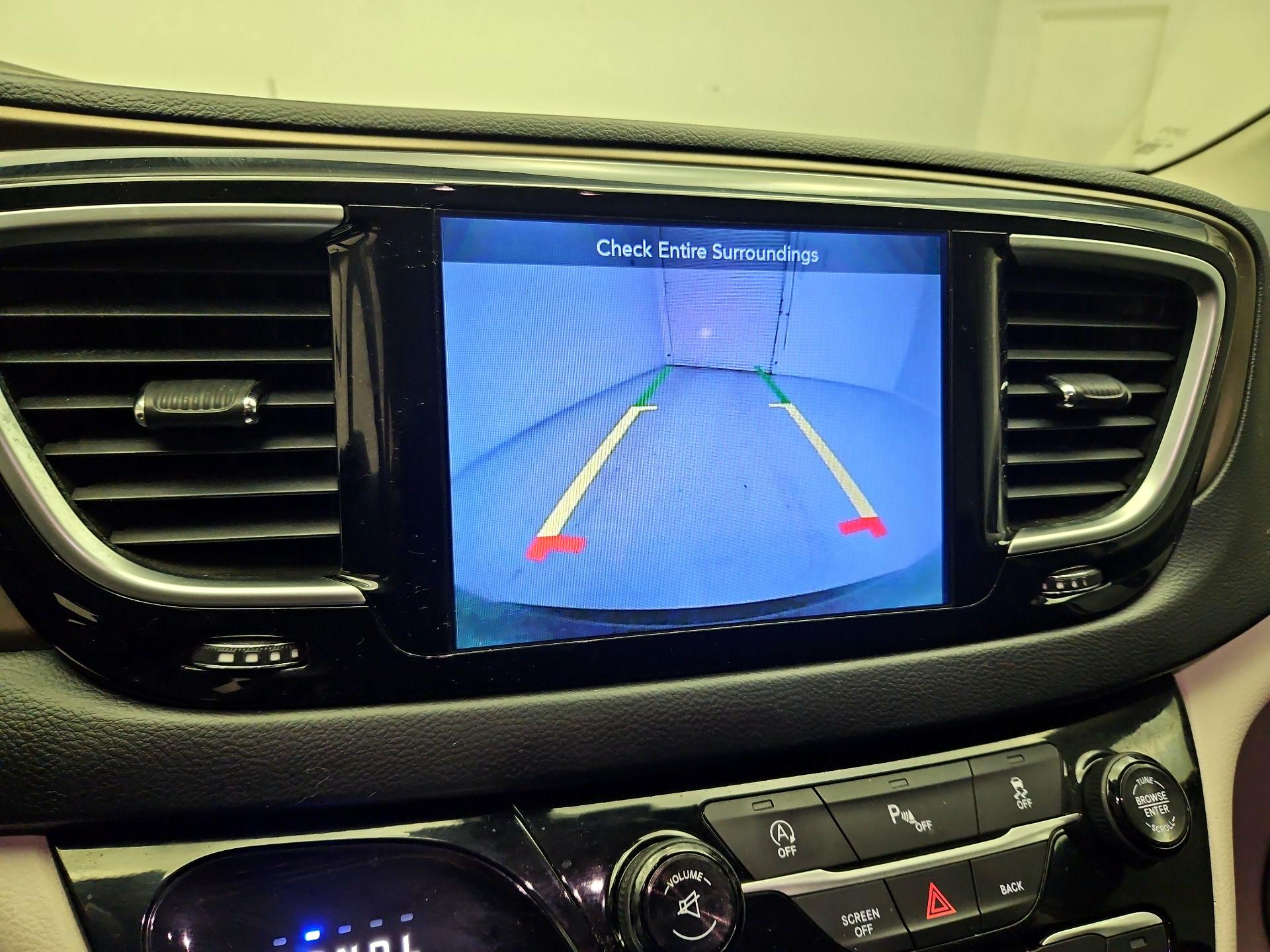 Thumbnail: 2017 Chrysler Pacifica - 15