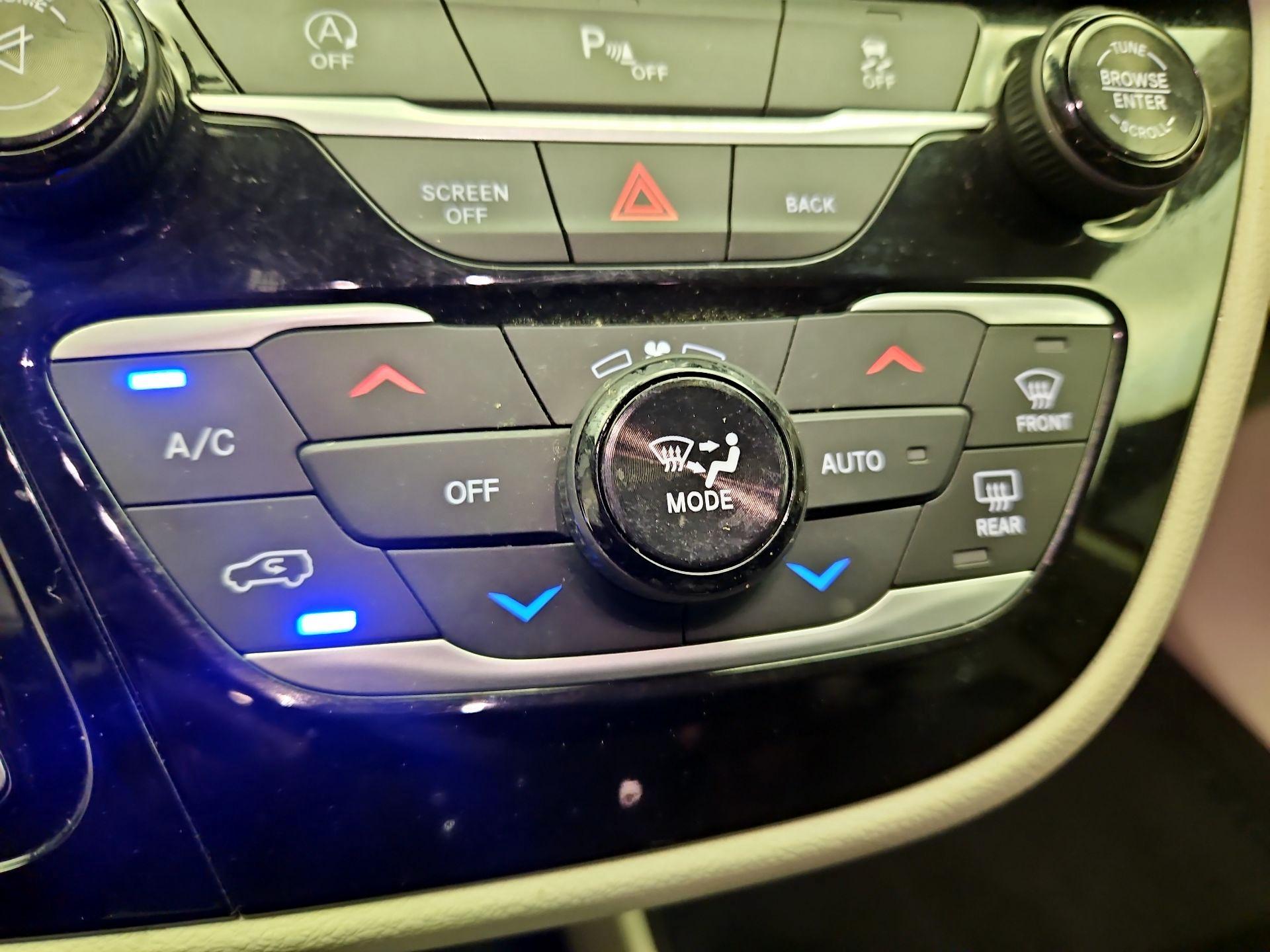 Thumbnail: 2017 Chrysler Pacifica - 17