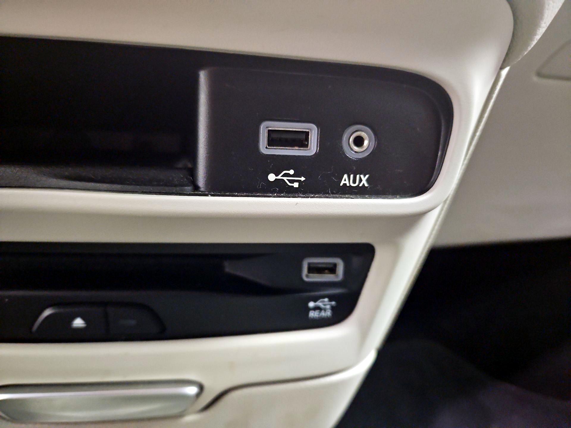 Thumbnail: 2017 Chrysler Pacifica - 19