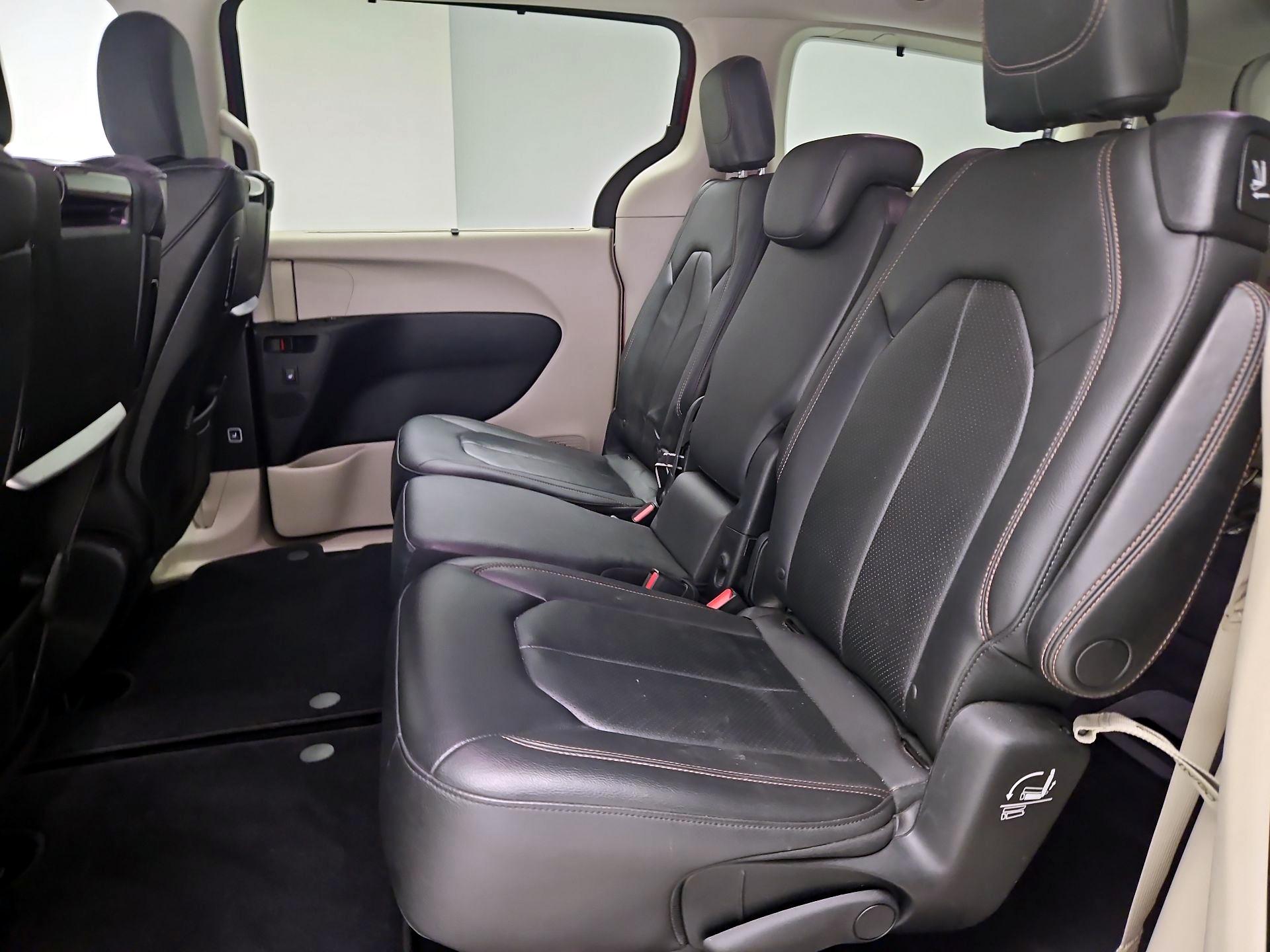 Thumbnail: 2017 Chrysler Pacifica - 20