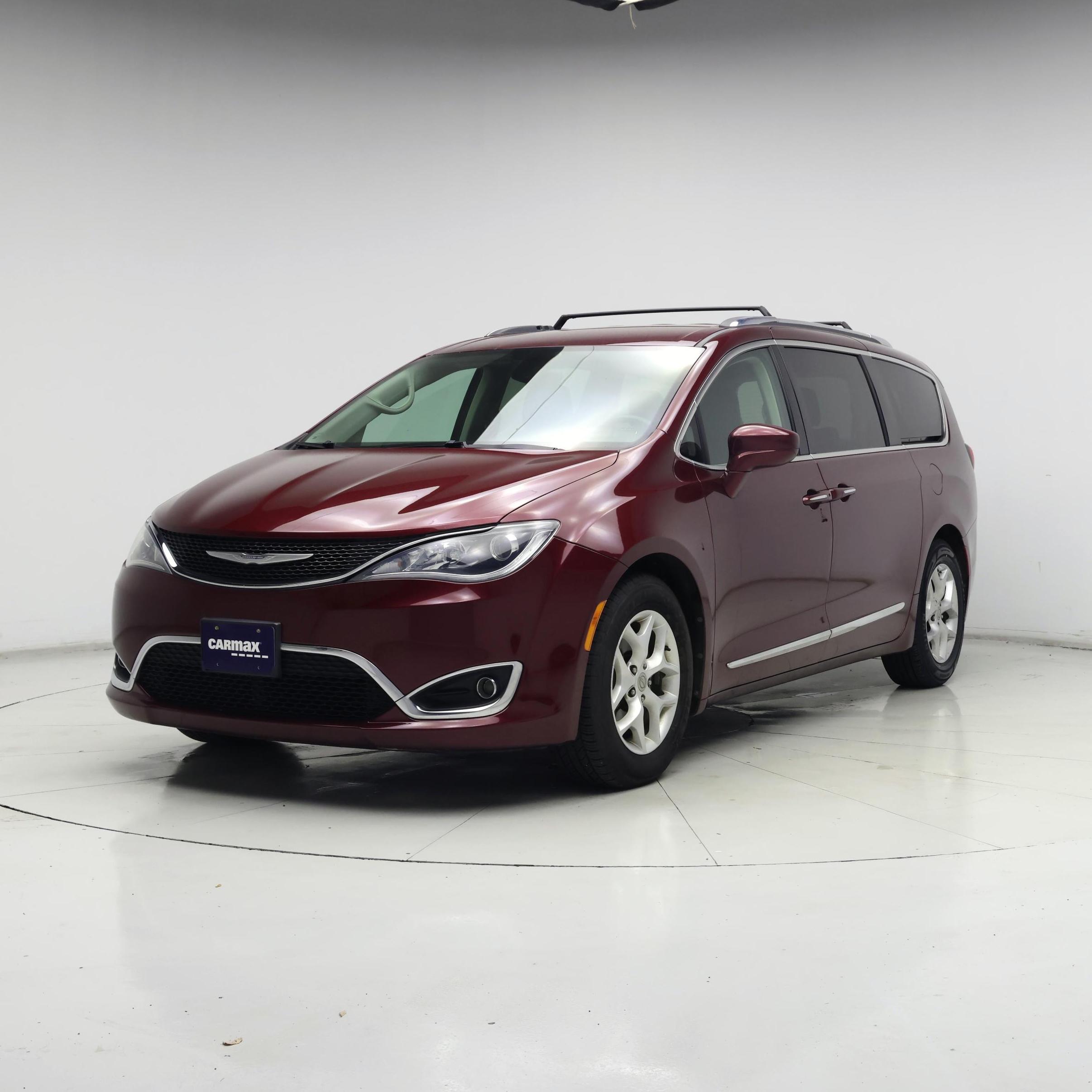 Thumbnail: 2017 Chrysler Pacifica - 4