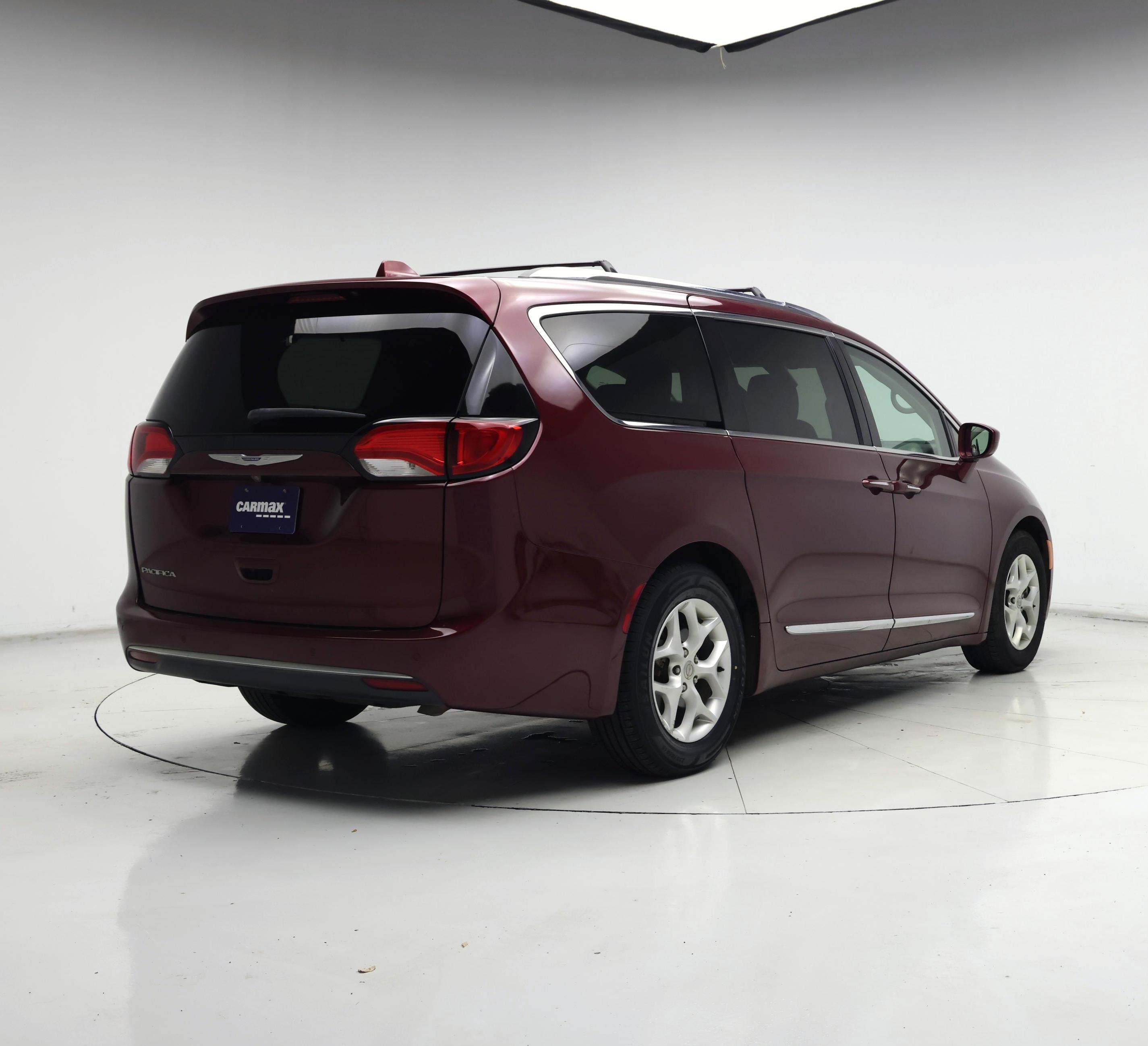 Thumbnail: 2017 Chrysler Pacifica - 8