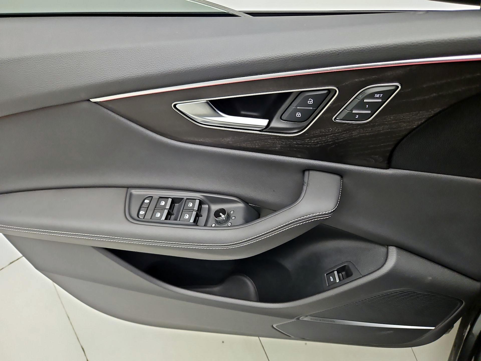 Thumbnail: 2023 Audi Q8 - 12