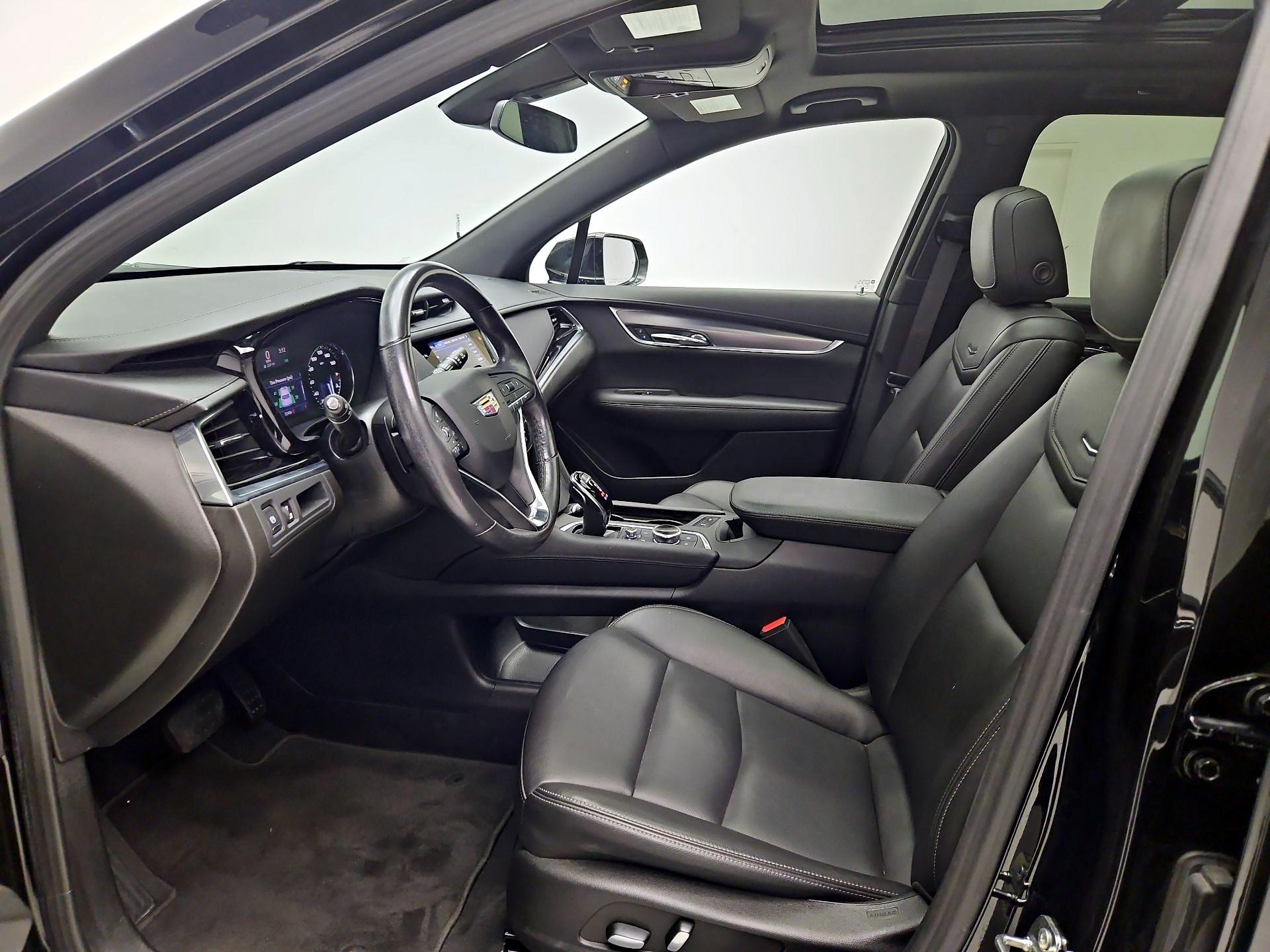 Thumbnail: 2023 Cadillac XT6 - 11