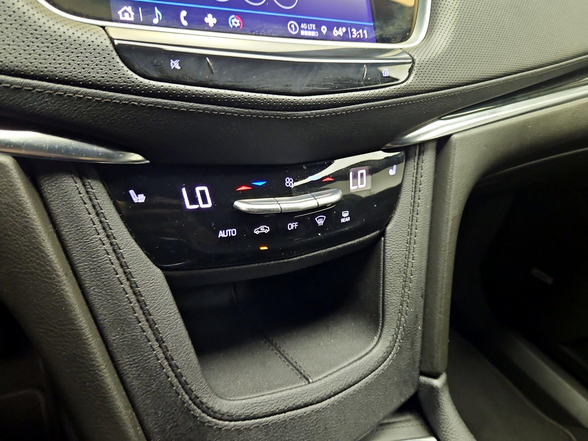 Thumbnail: 2023 Cadillac XT6 - 16