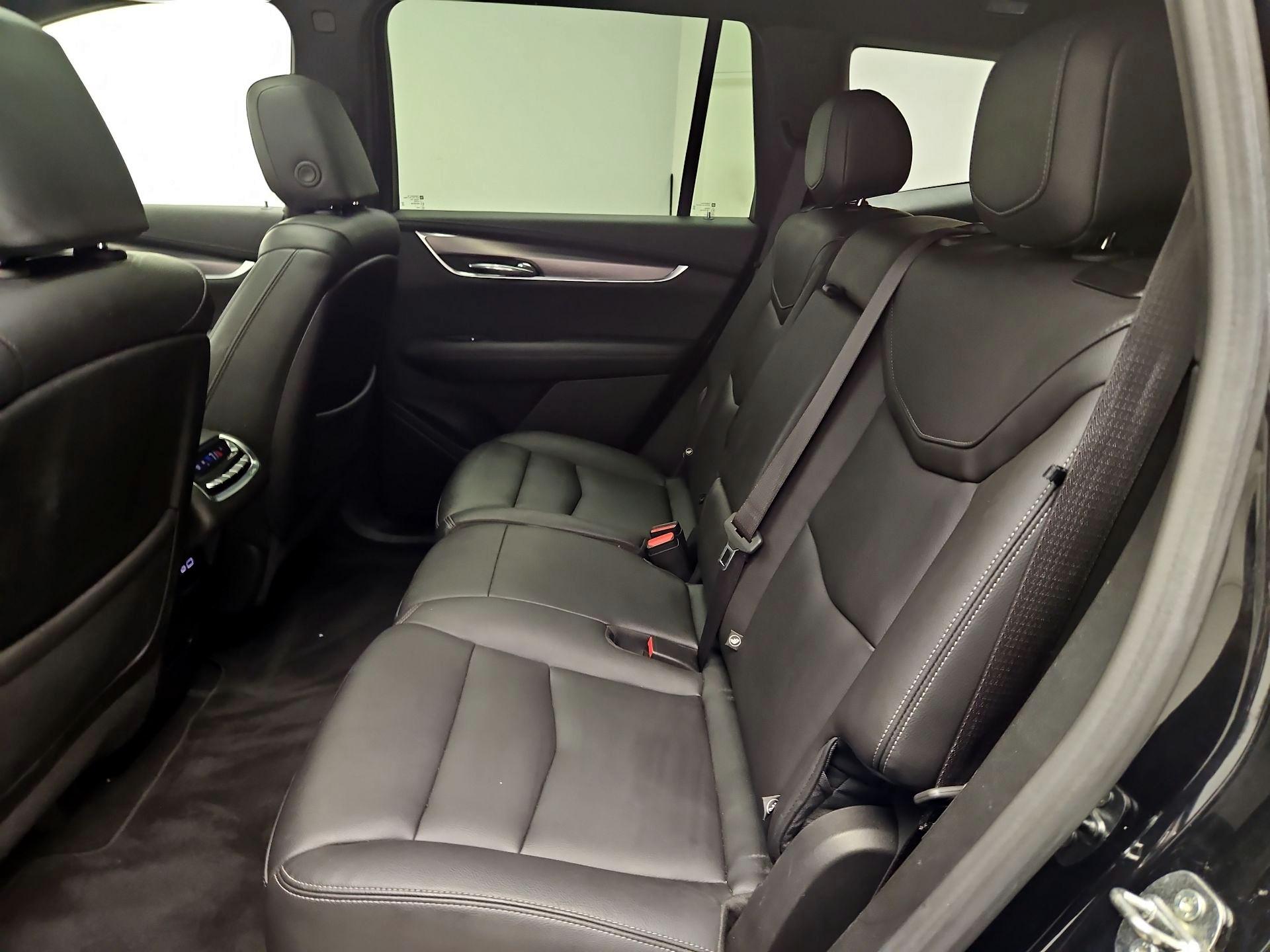 Thumbnail: 2023 Cadillac XT6 - 19