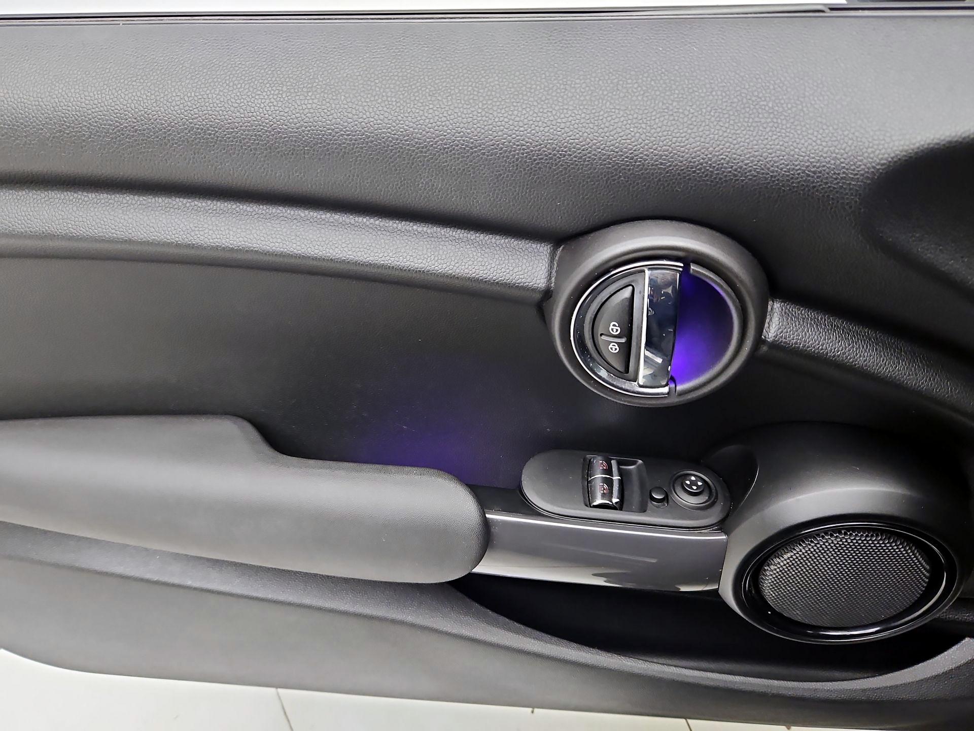 Thumbnail: 2016 MINI Cooper Hardtop - 12