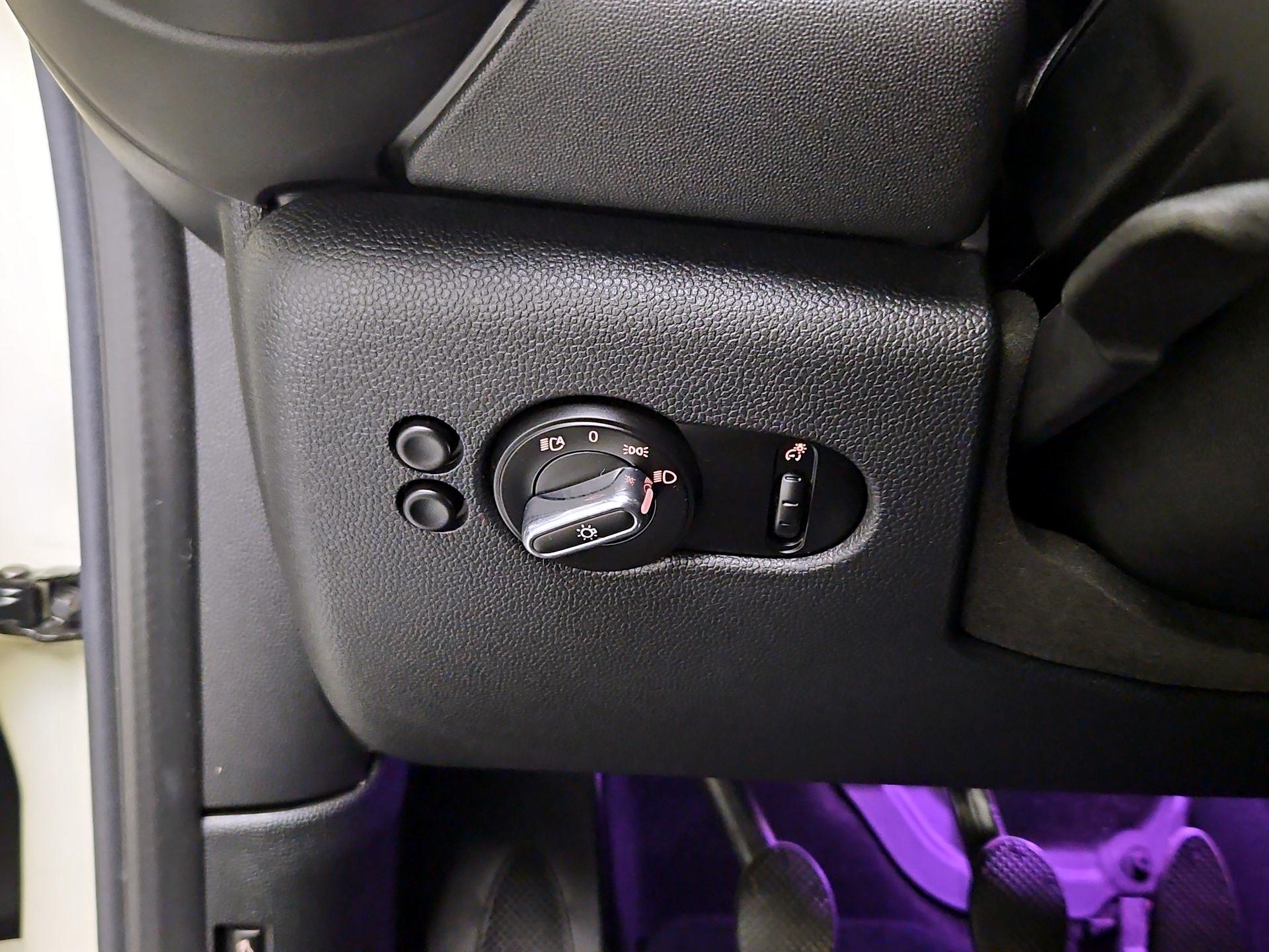 Thumbnail: 2016 MINI Cooper Hardtop - 13