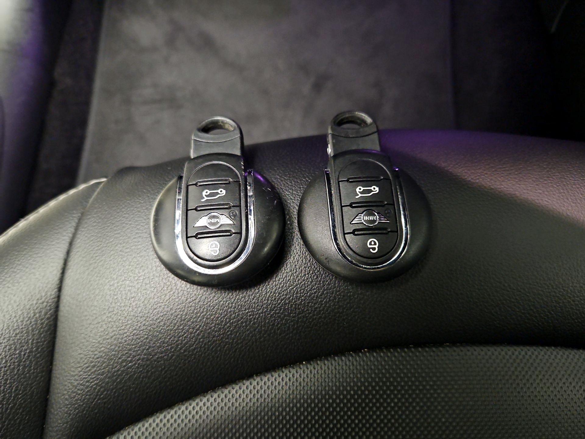 Thumbnail: 2016 MINI Cooper Hardtop - 20