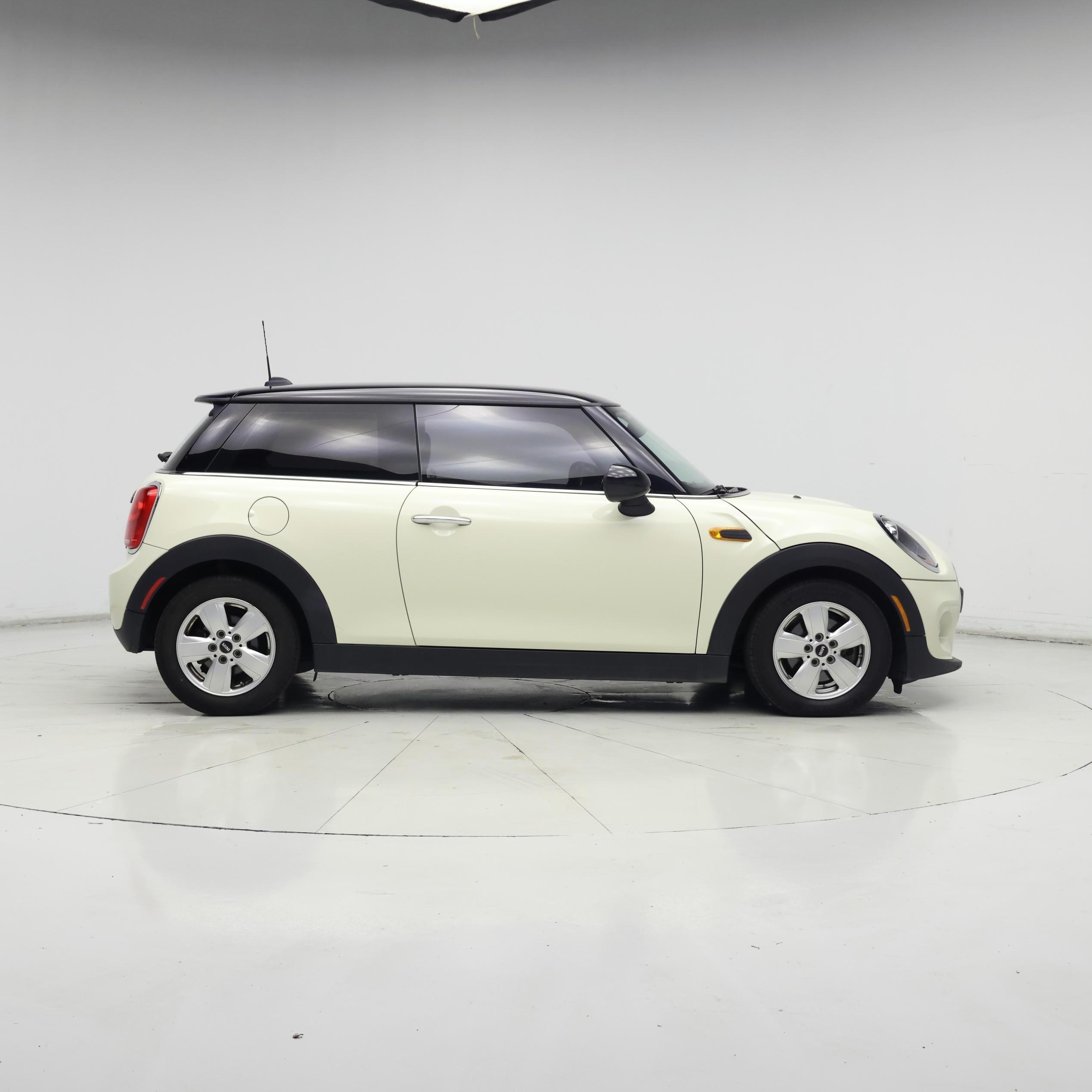 Thumbnail: 2016 MINI Cooper Hardtop - 7