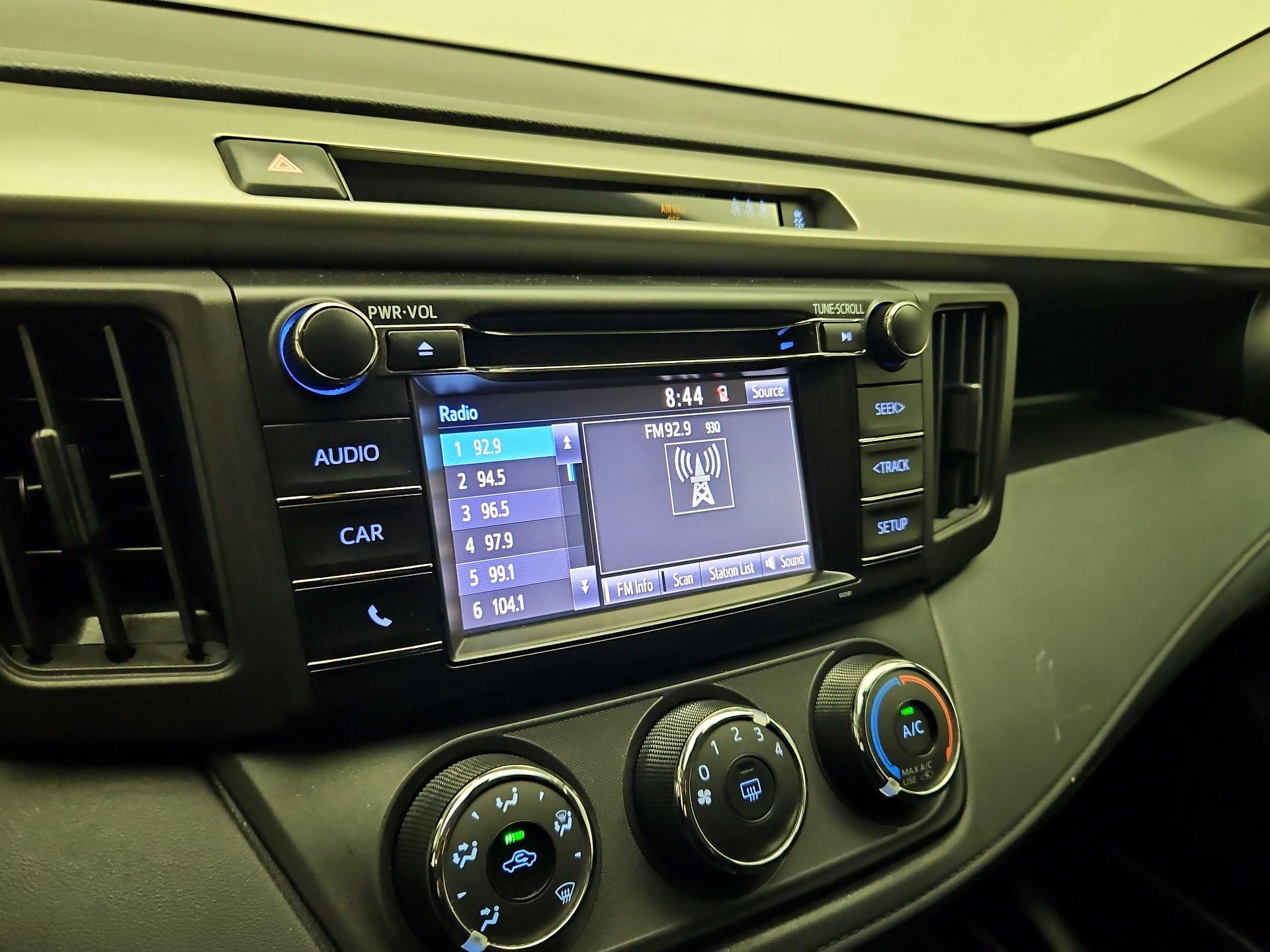 Thumbnail: 2018 Toyota RAV4 - 15