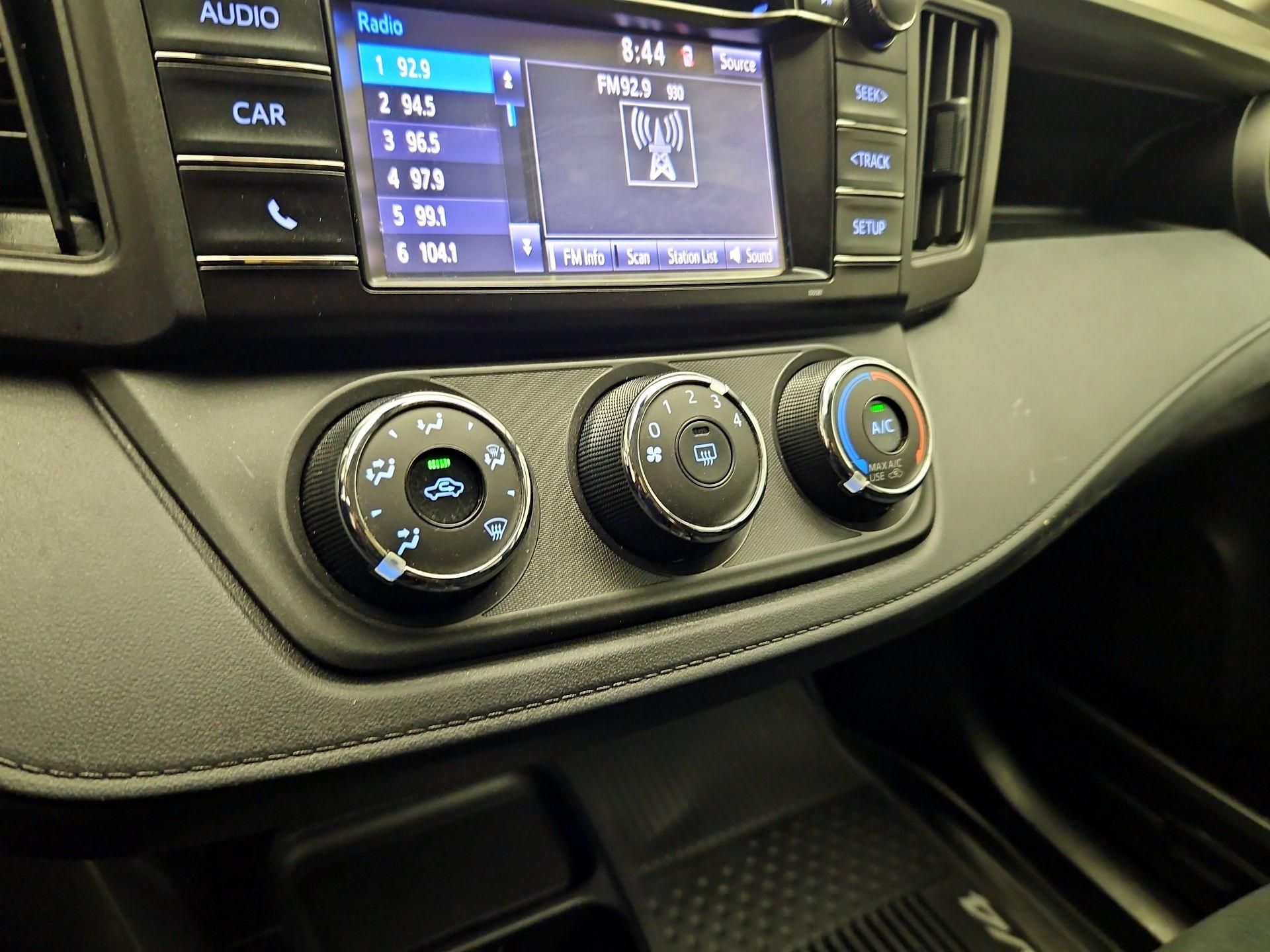 Thumbnail: 2018 Toyota RAV4 - 16