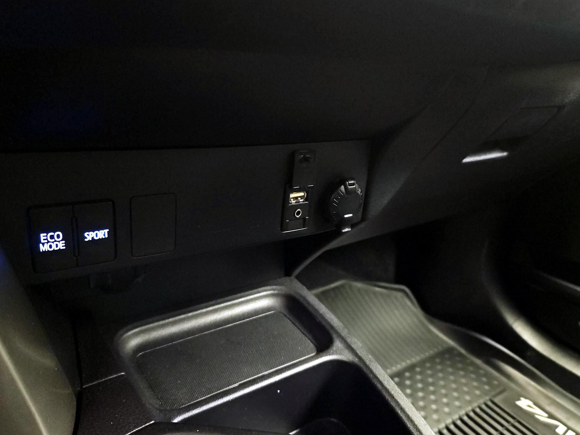 Thumbnail: 2018 Toyota RAV4 - 18