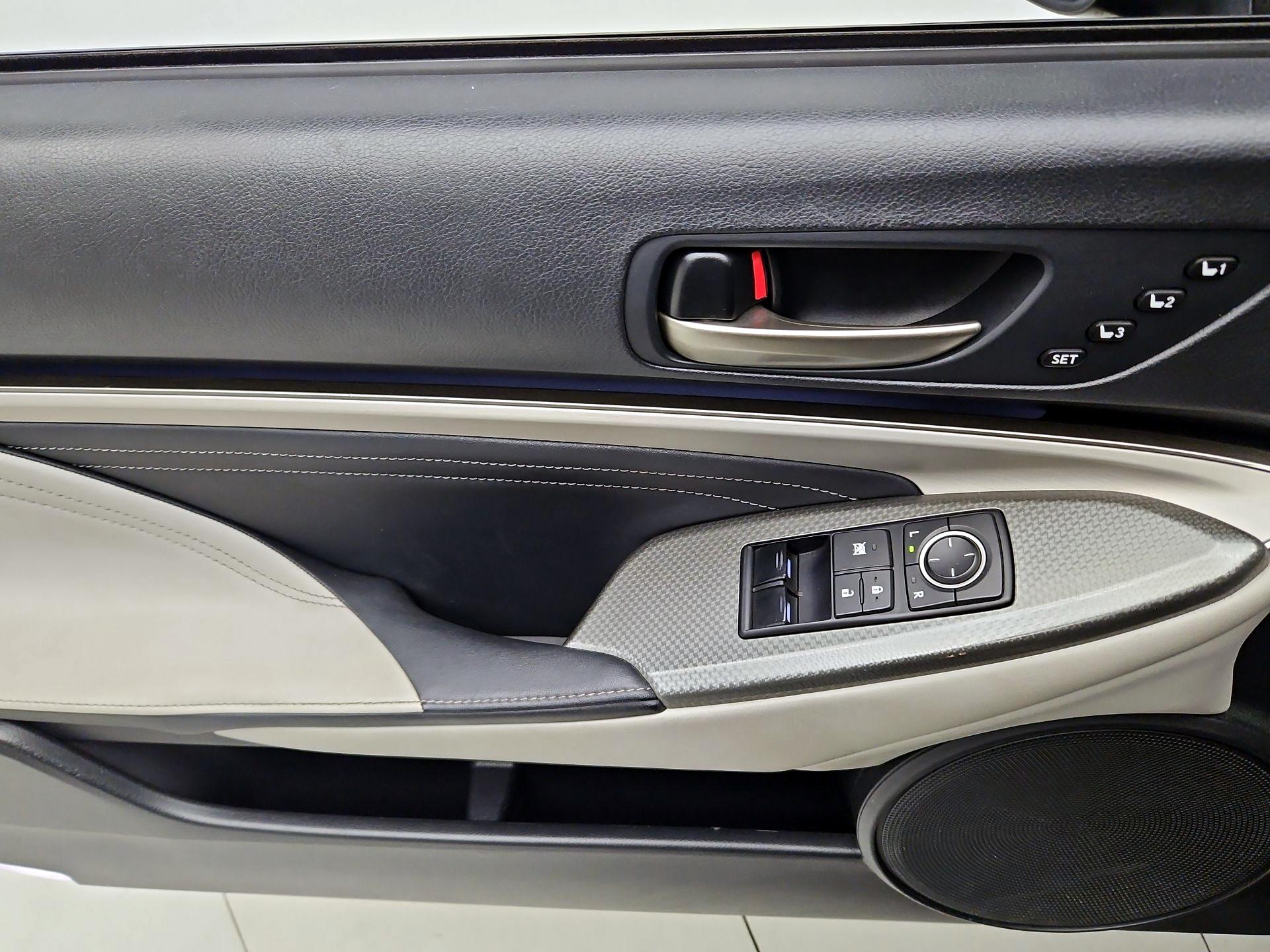 Thumbnail: 2016 Lexus RC - 12