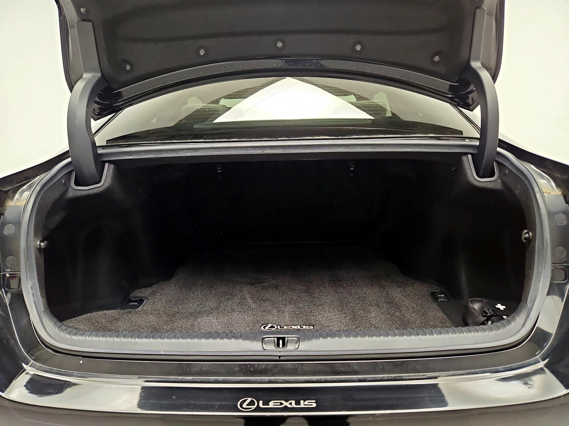 Thumbnail: 2016 Lexus RC - 20