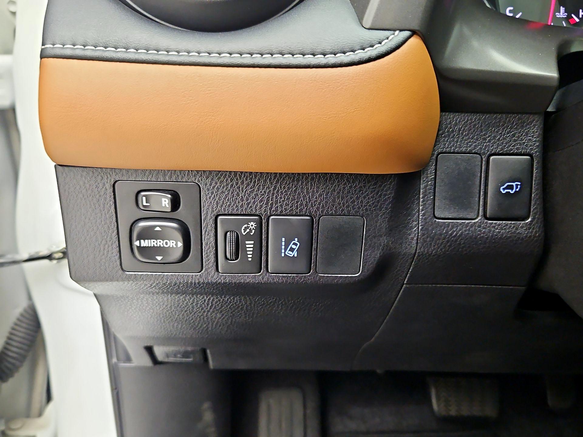 Thumbnail: 2016 Toyota RAV4 - 13