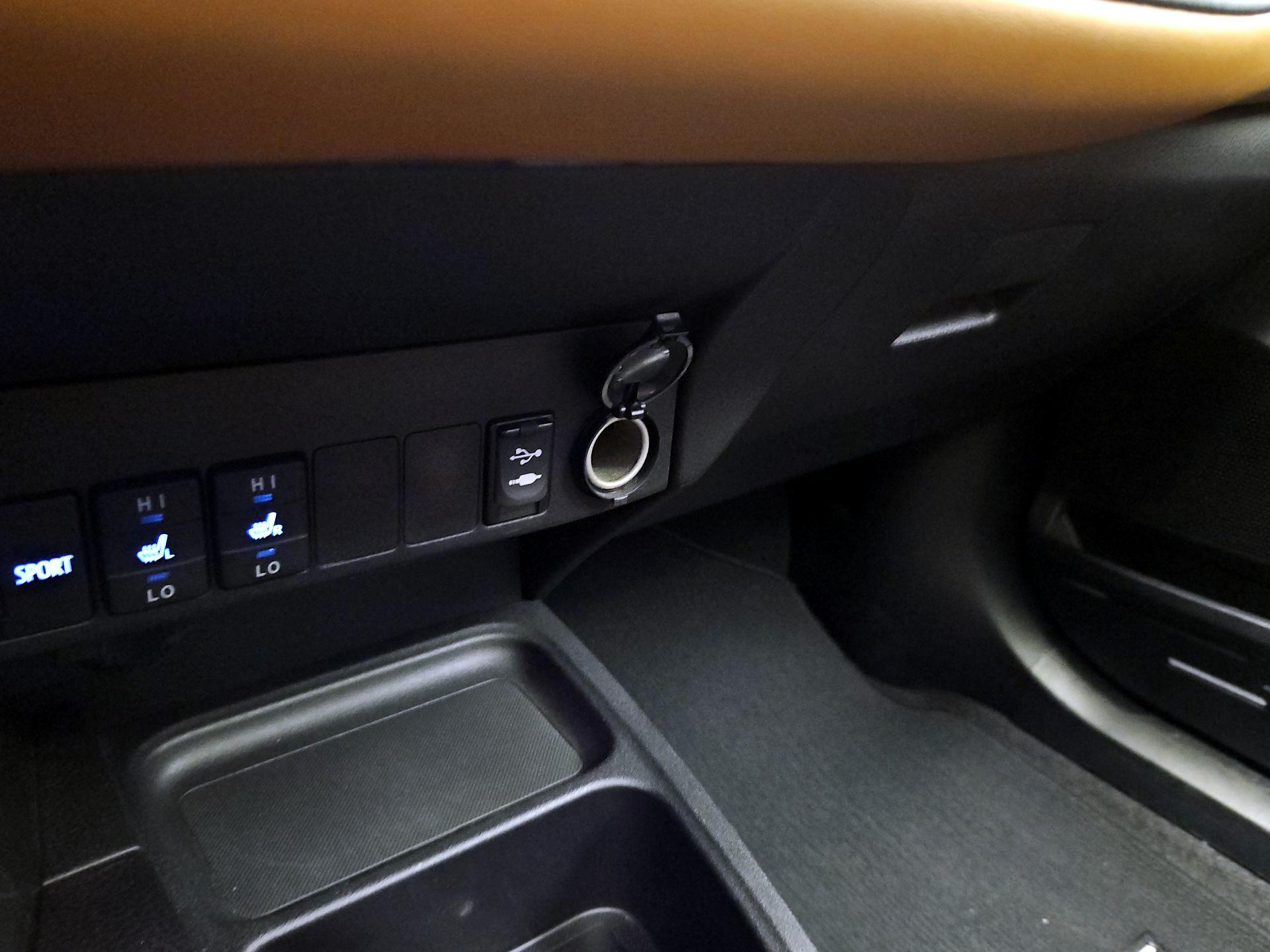 Thumbnail: 2016 Toyota RAV4 - 18