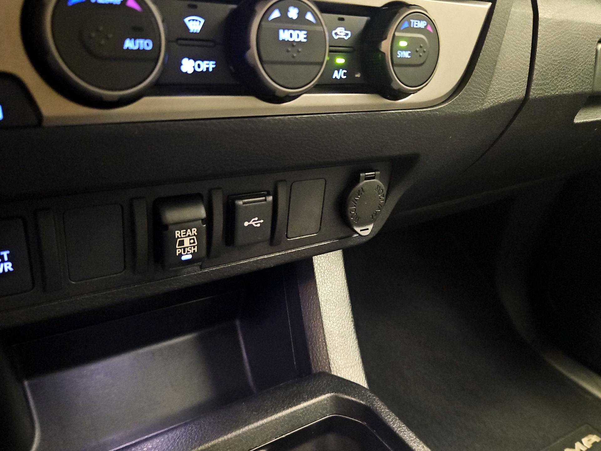 Thumbnail: 2021 Toyota Tacoma - 18