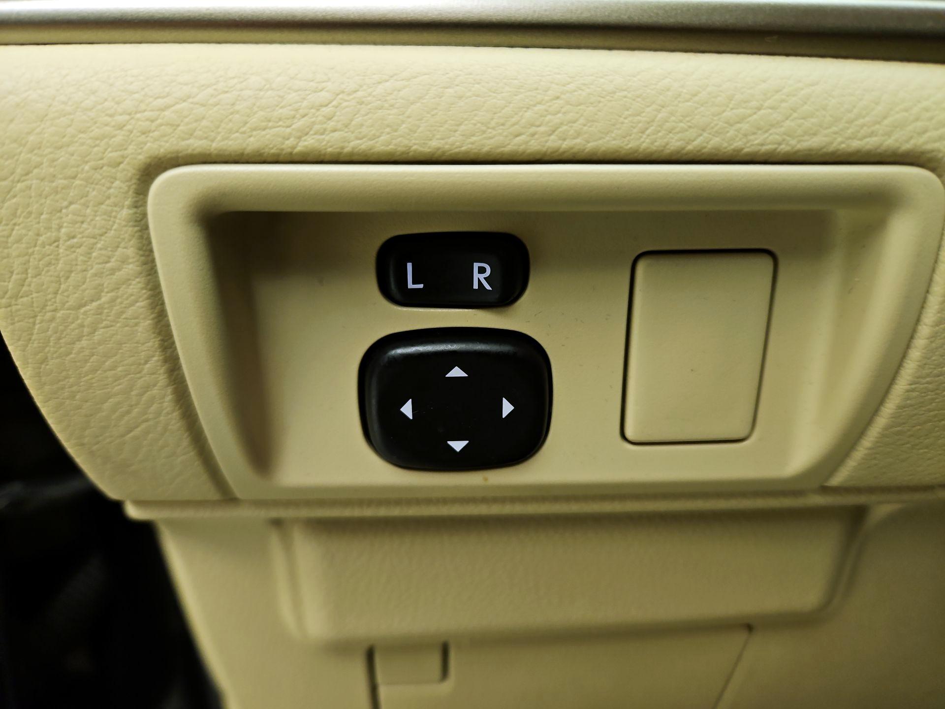 Thumbnail: 2014 Lexus ES - 13