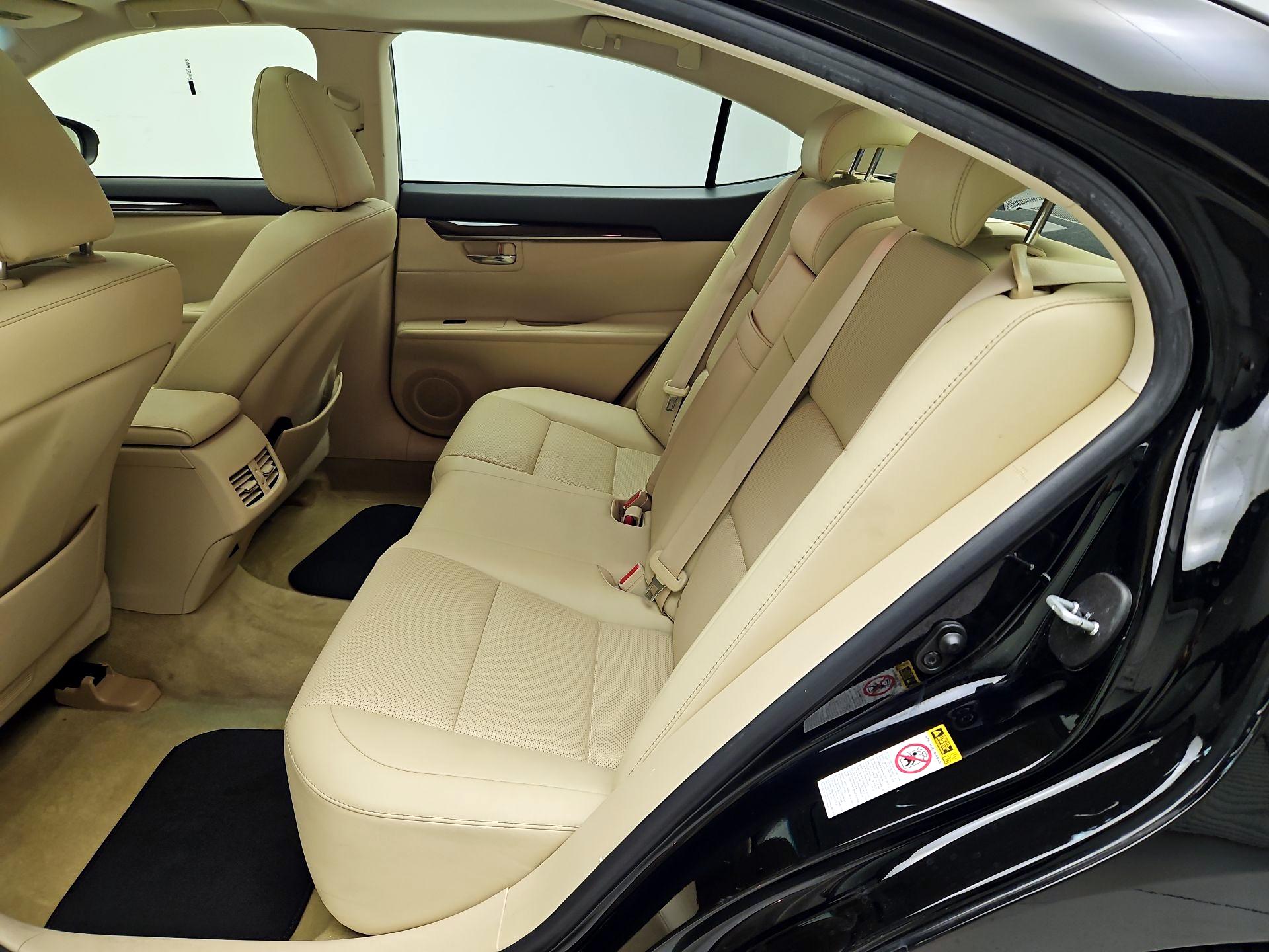 Thumbnail: 2014 Lexus ES - 20