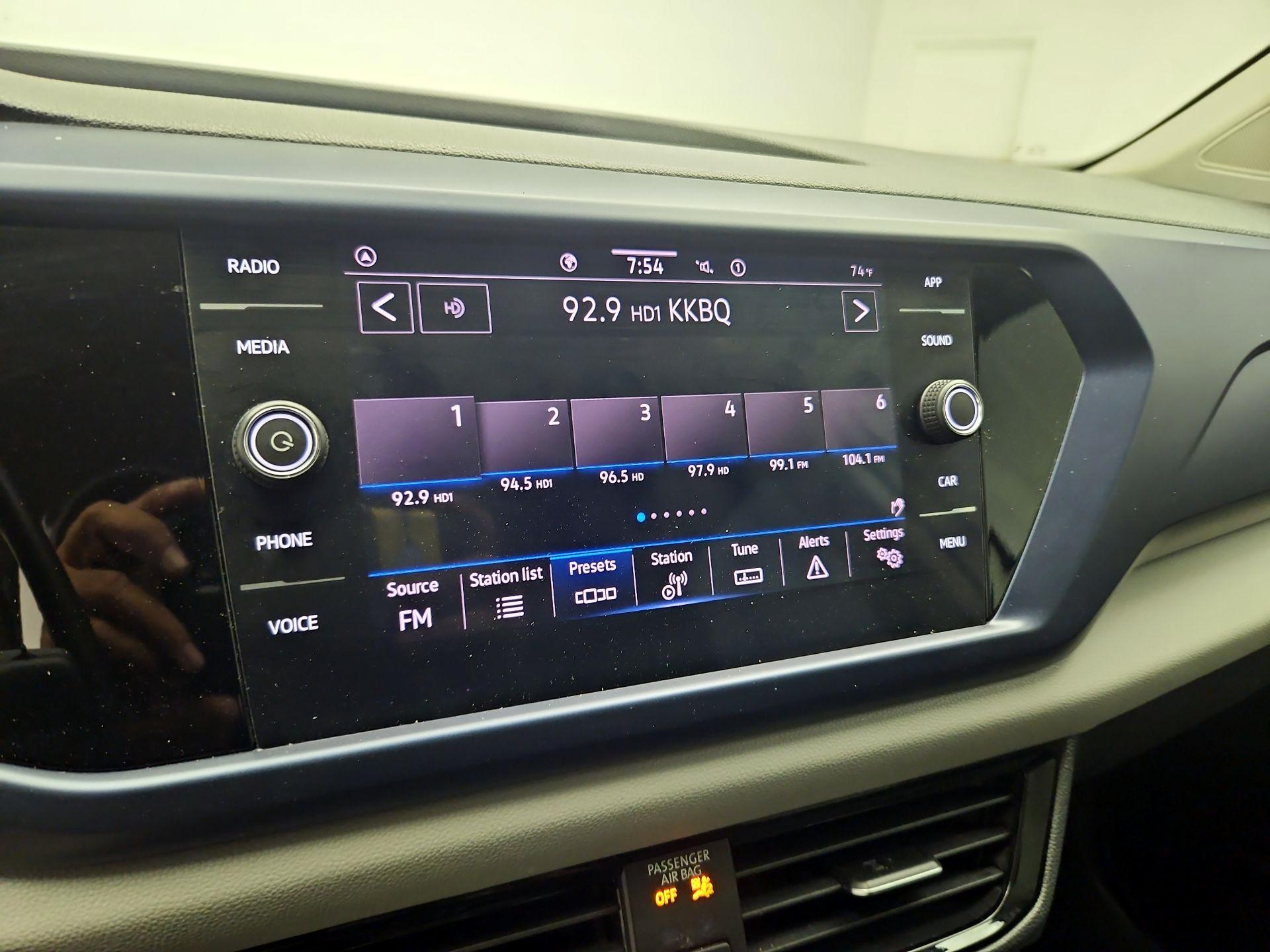 Thumbnail: 2022 Volkswagen Taos - 15