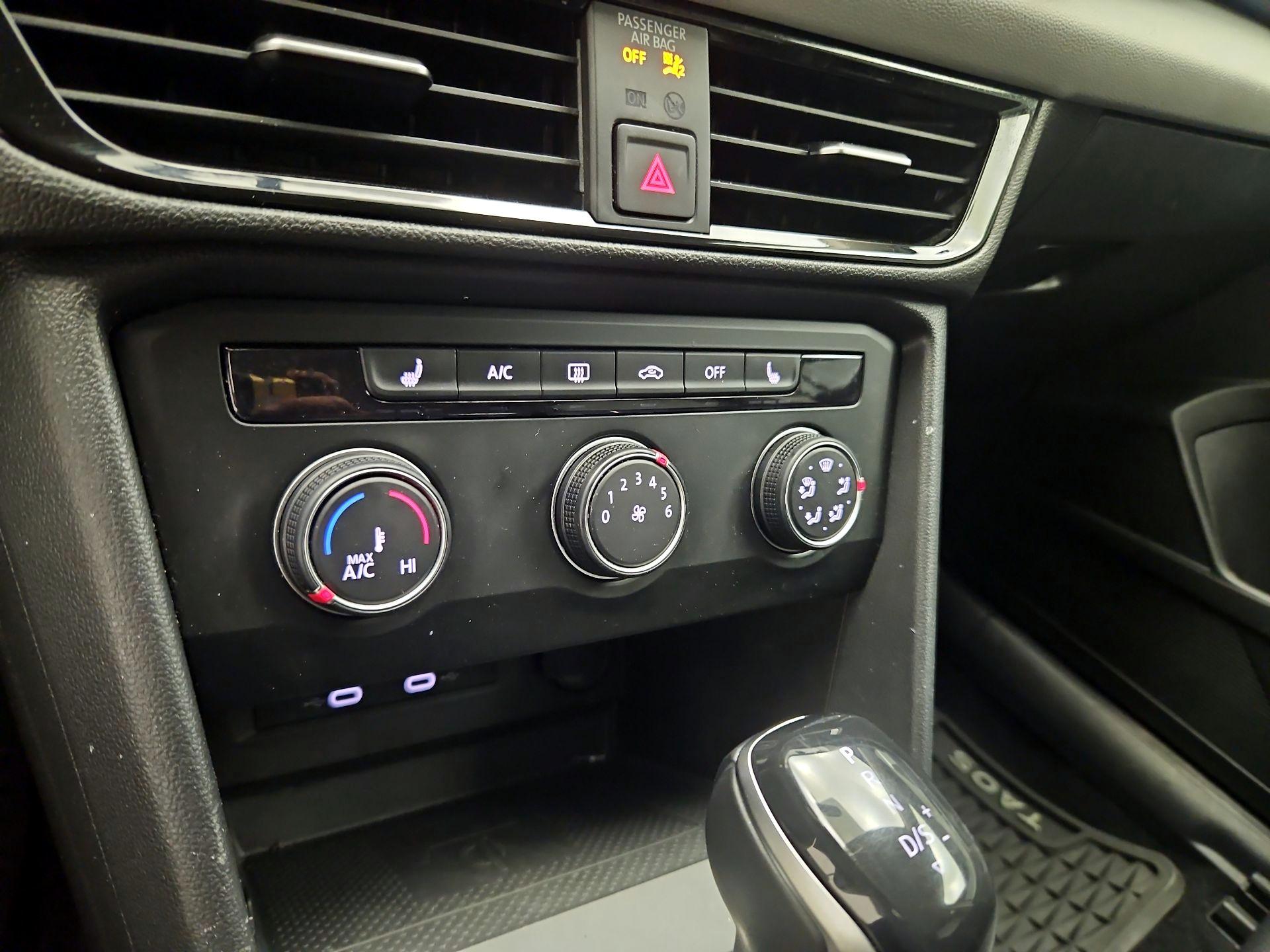 Thumbnail: 2022 Volkswagen Taos - 16