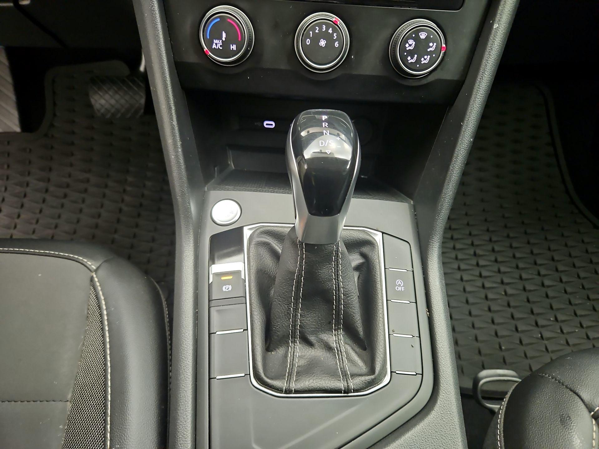 Thumbnail: 2022 Volkswagen Taos - 17