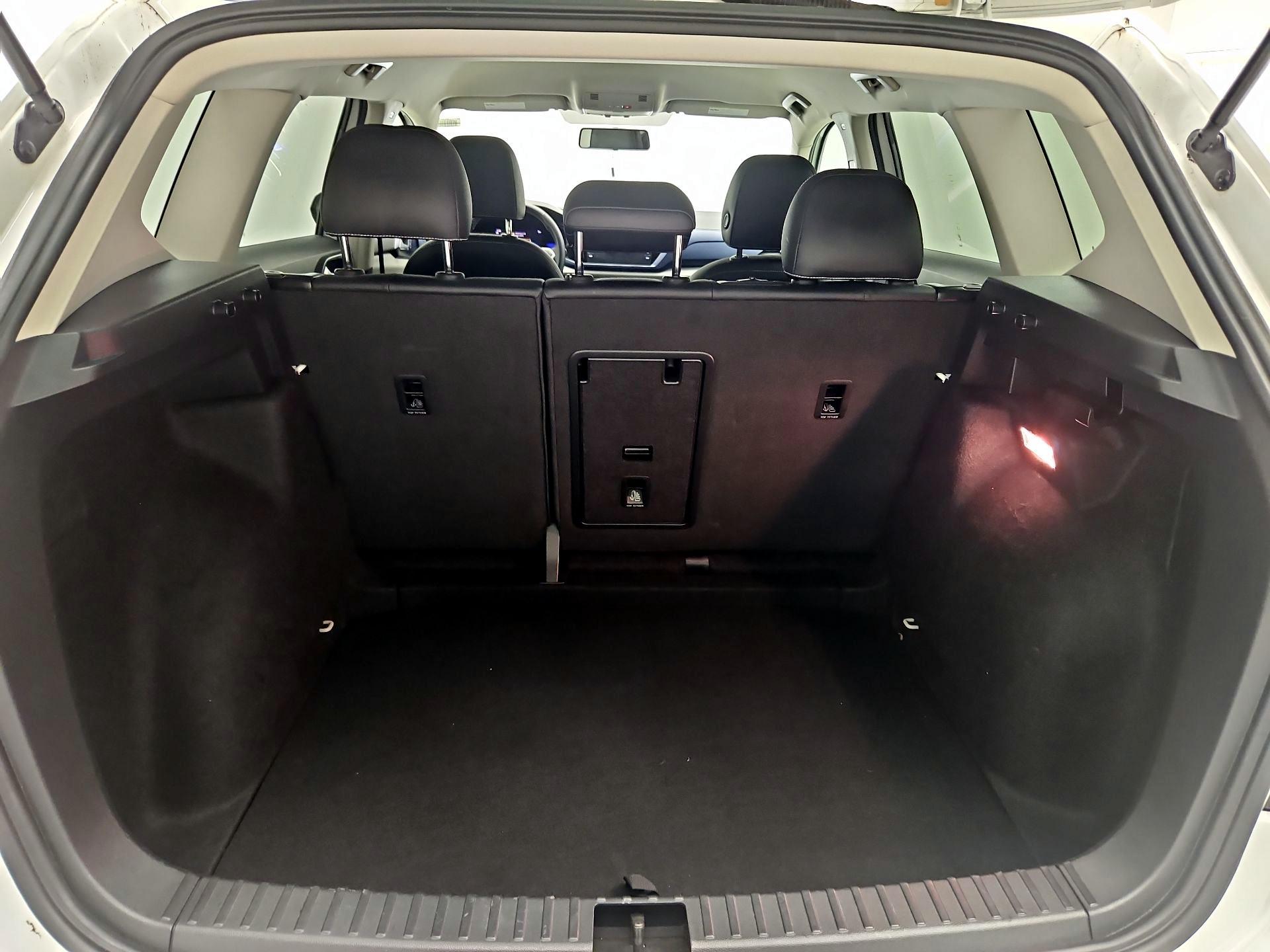 Thumbnail: 2022 Volkswagen Taos - 20