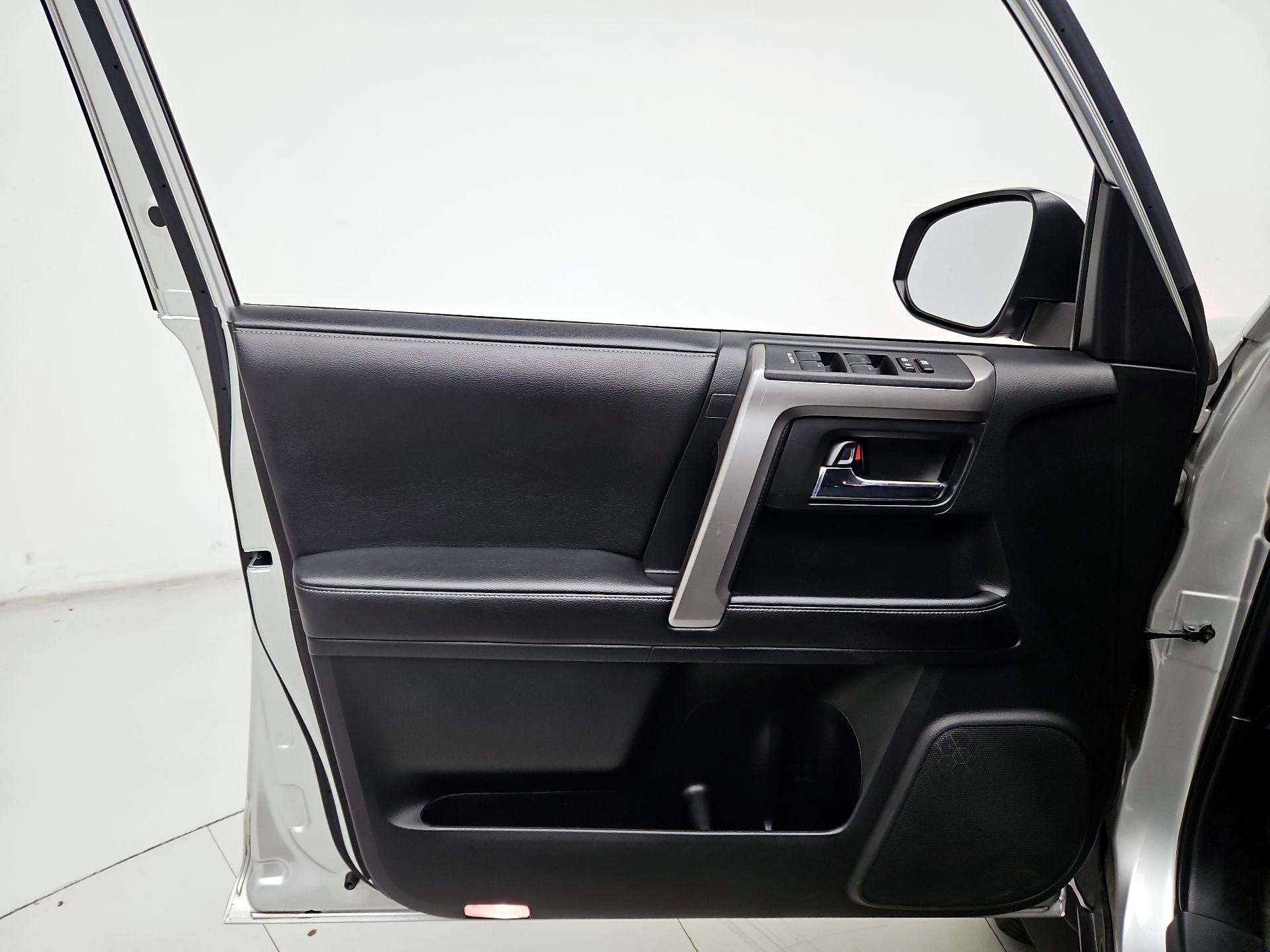 Thumbnail: 2016 Toyota 4Runner - 12