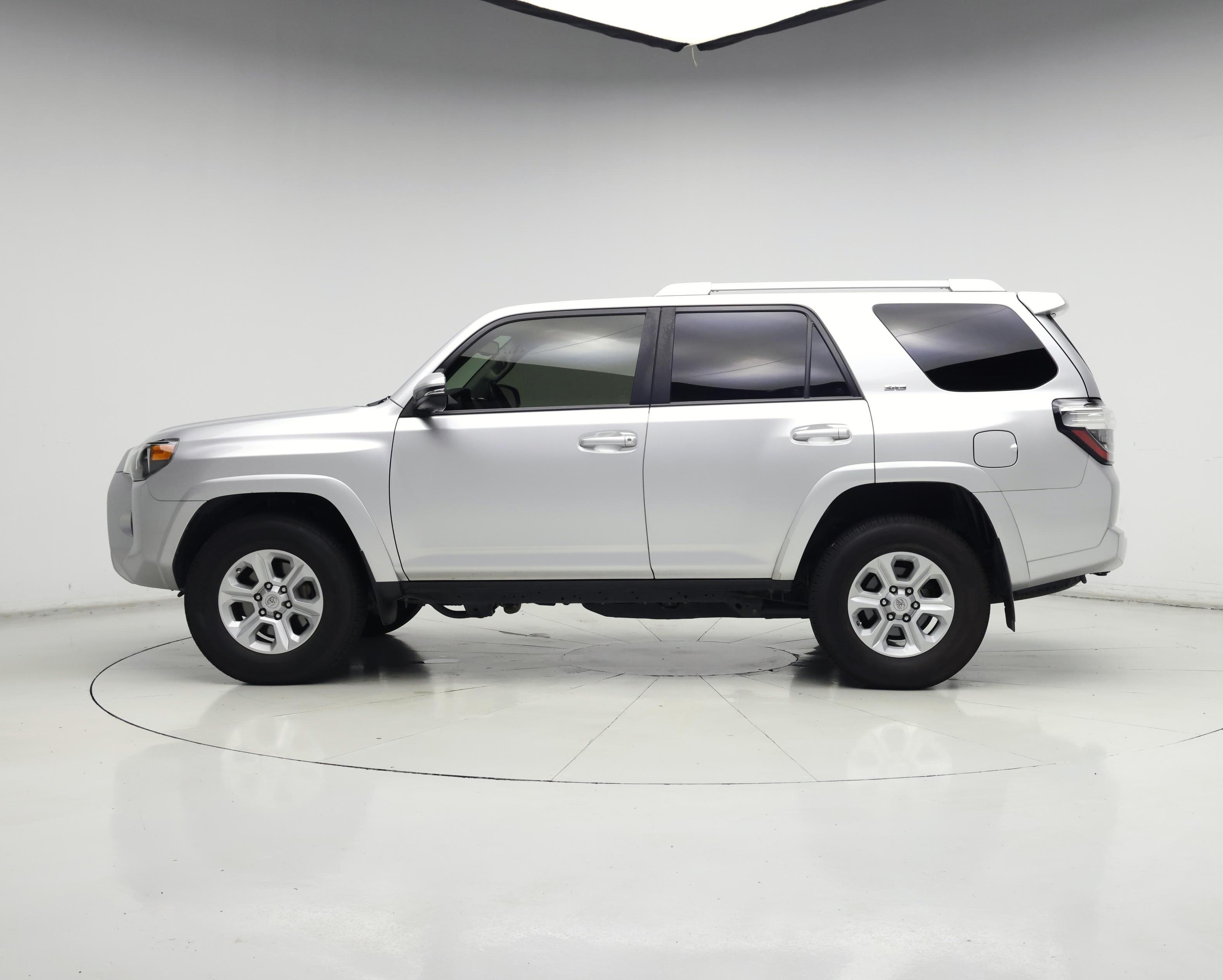 Thumbnail: 2016 Toyota 4Runner - 3