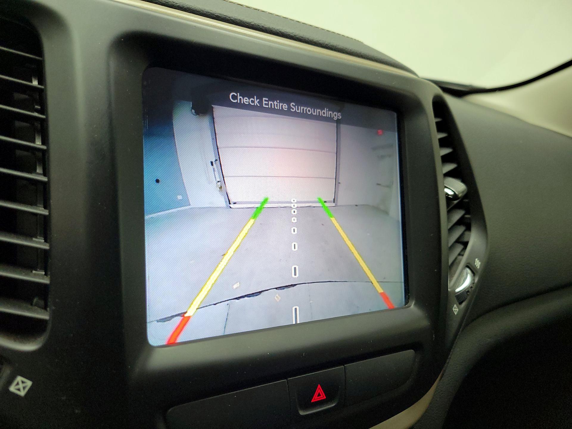 Thumbnail: 2015 Jeep Cherokee - 14