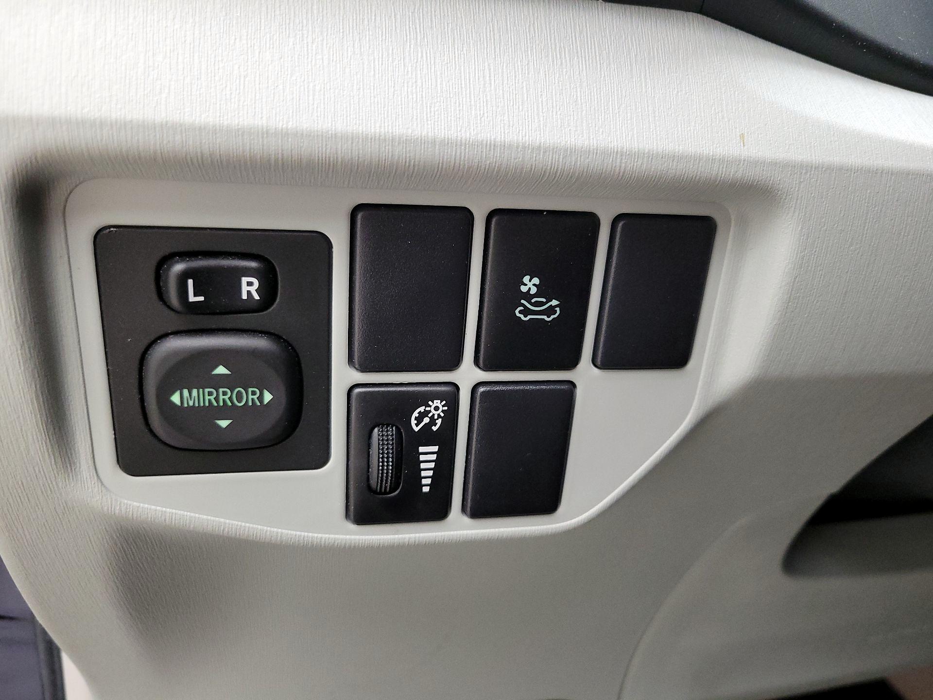 Thumbnail: 2014 Toyota Prius - 13