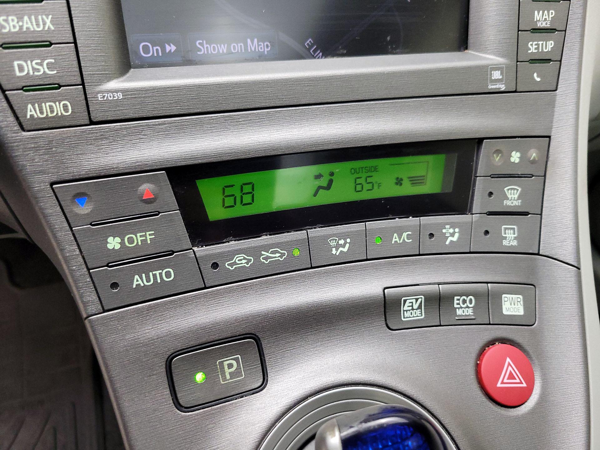 Thumbnail: 2014 Toyota Prius - 17