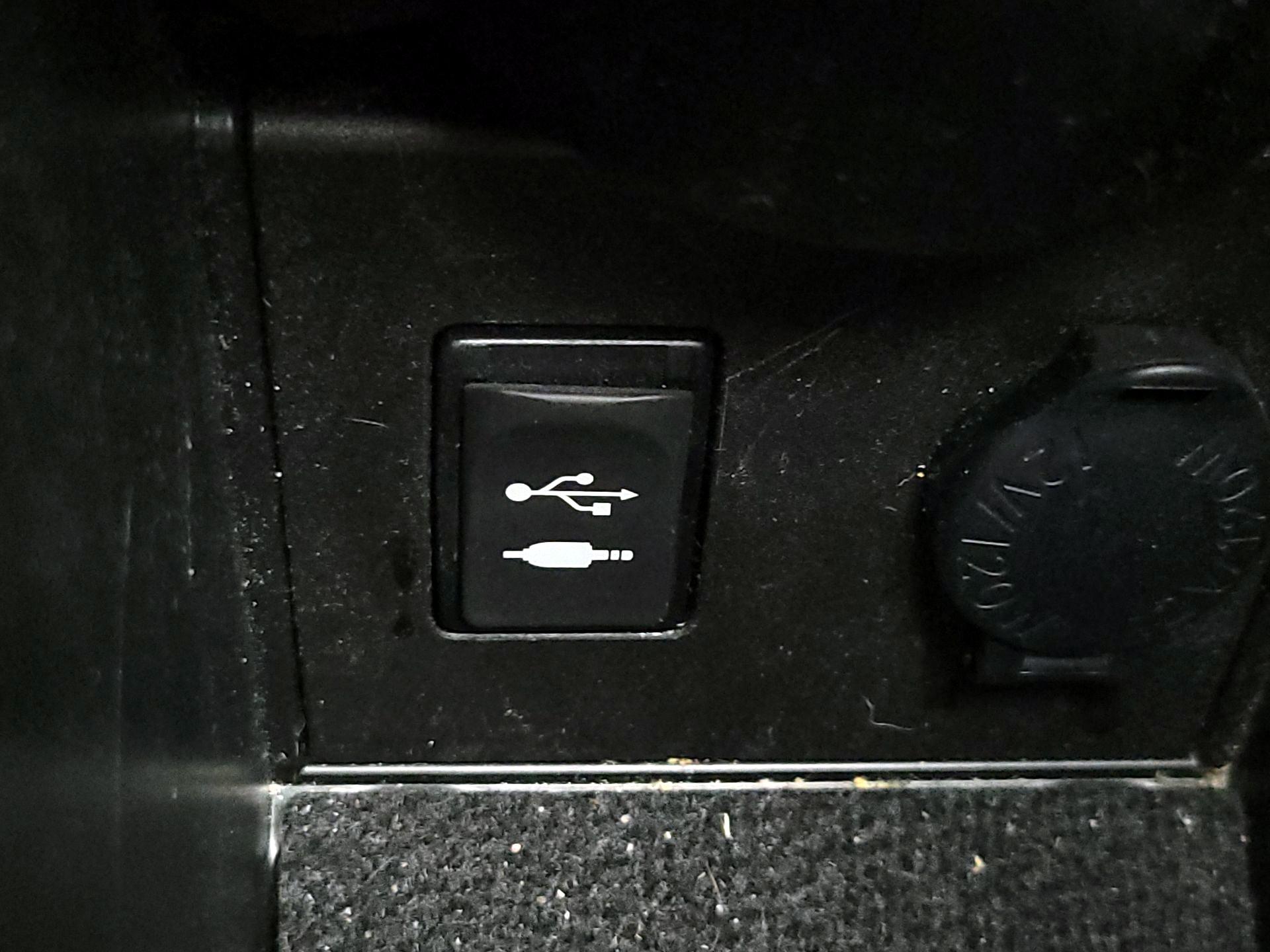 Thumbnail: 2014 Toyota Prius - 19