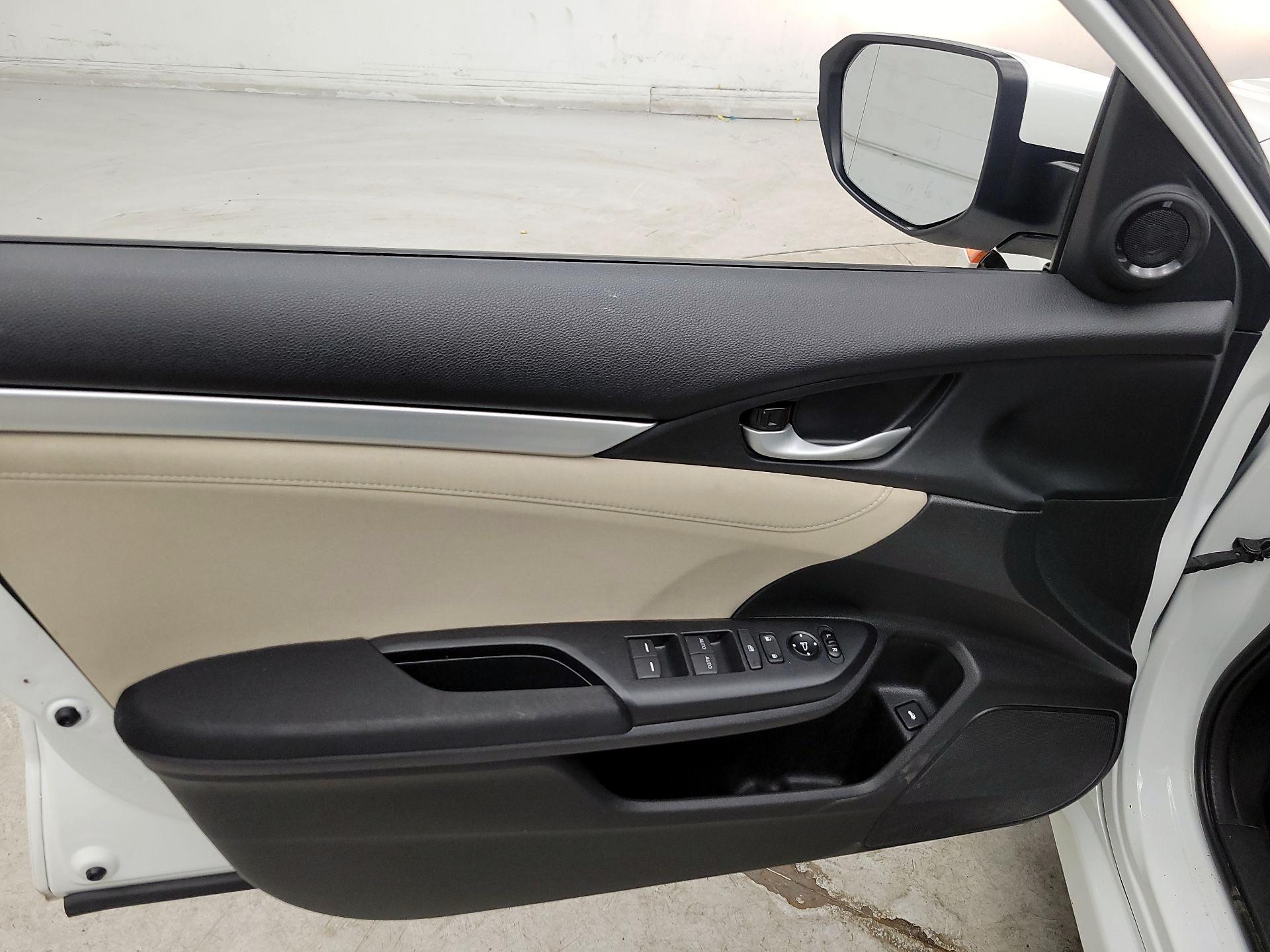 Thumbnail: 2016 Honda Civic - 12