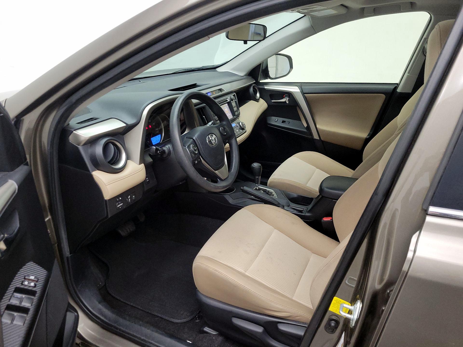 Thumbnail: 2015 Toyota RAV4 - 11