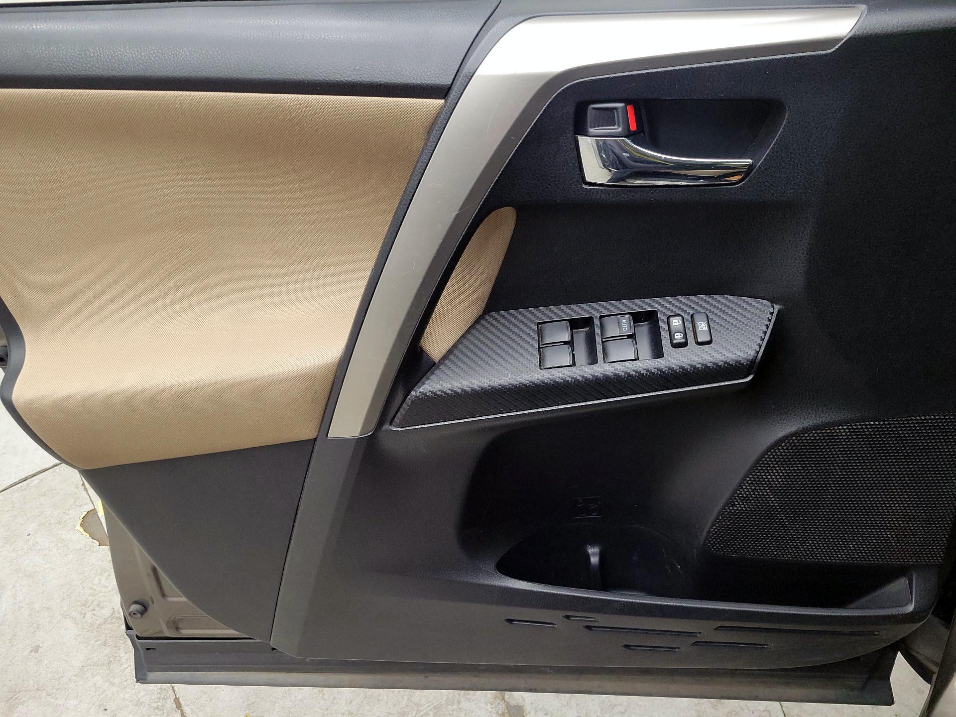 Thumbnail: 2015 Toyota RAV4 - 12