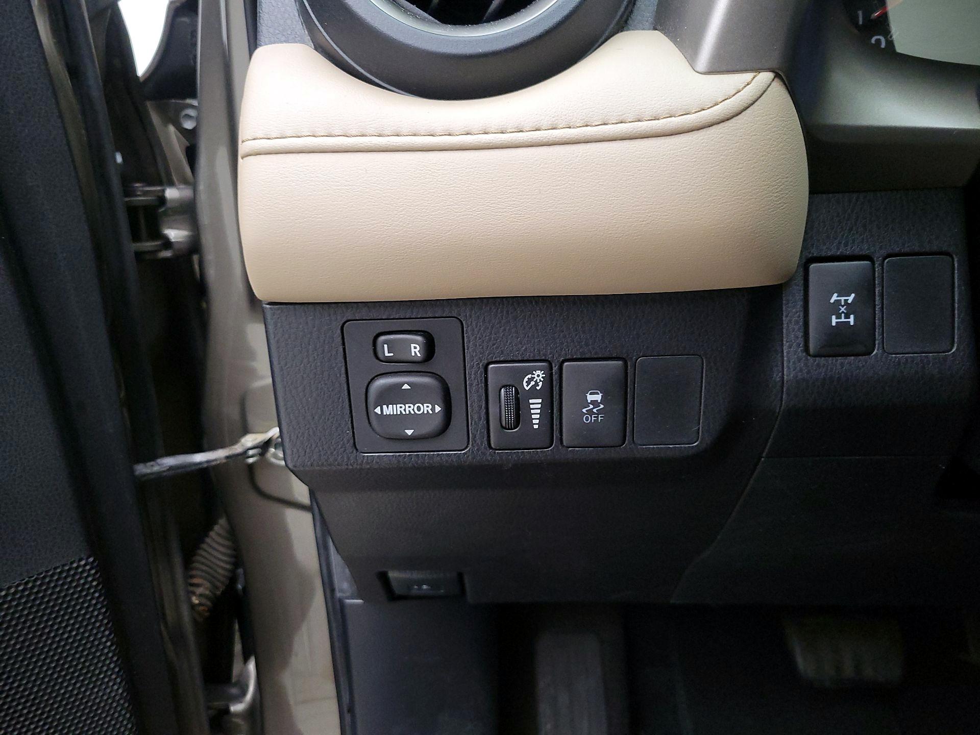 Thumbnail: 2015 Toyota RAV4 - 13