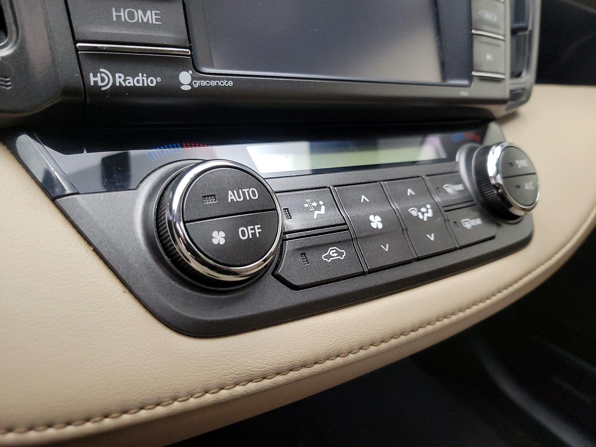 Thumbnail: 2015 Toyota RAV4 - 16