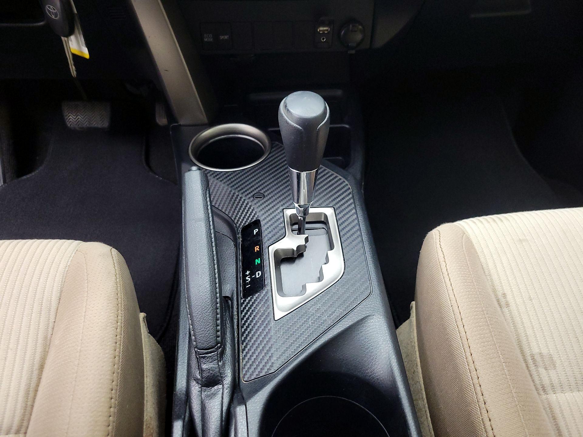 Thumbnail: 2015 Toyota RAV4 - 17