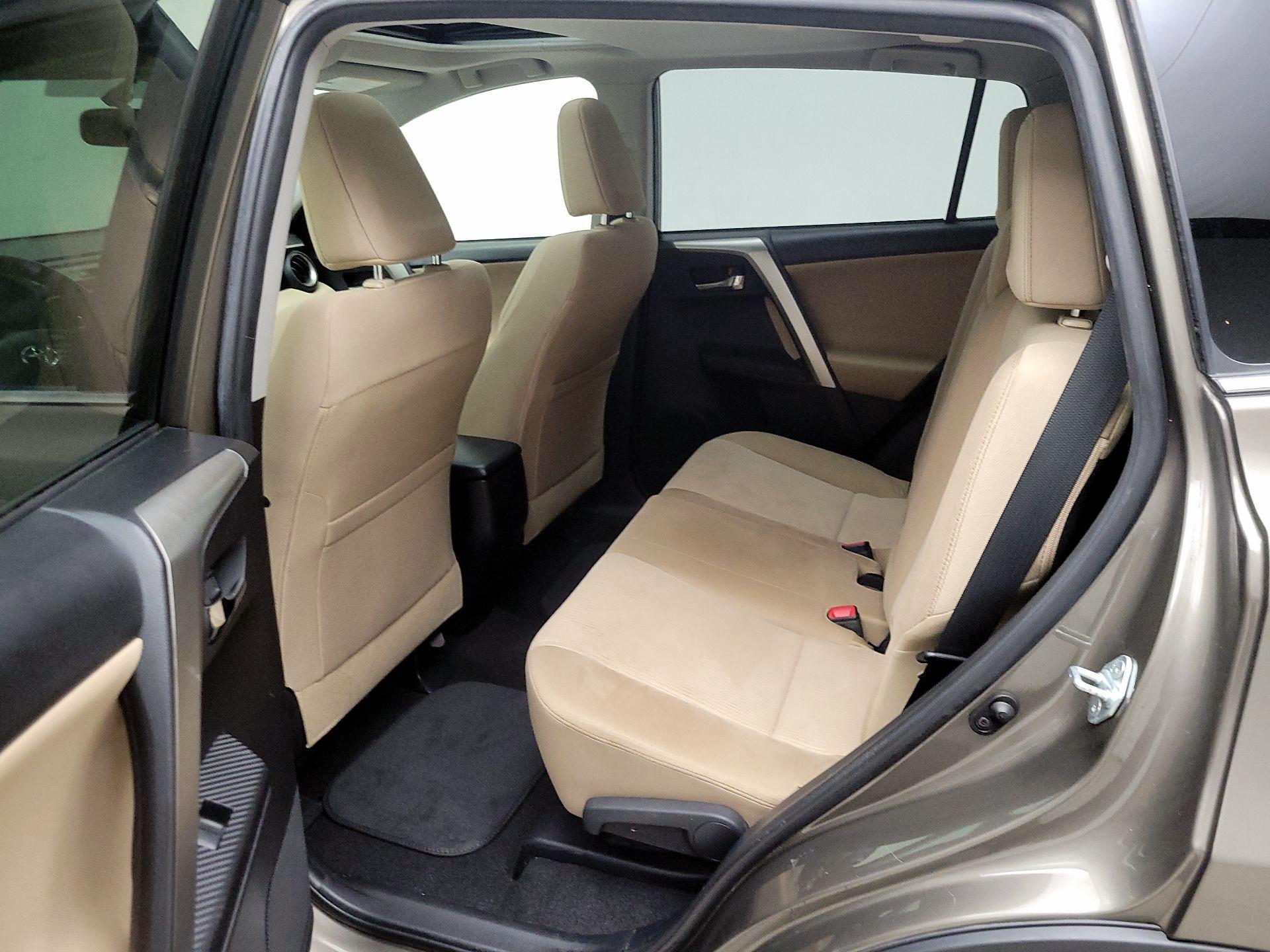 Thumbnail: 2015 Toyota RAV4 - 20