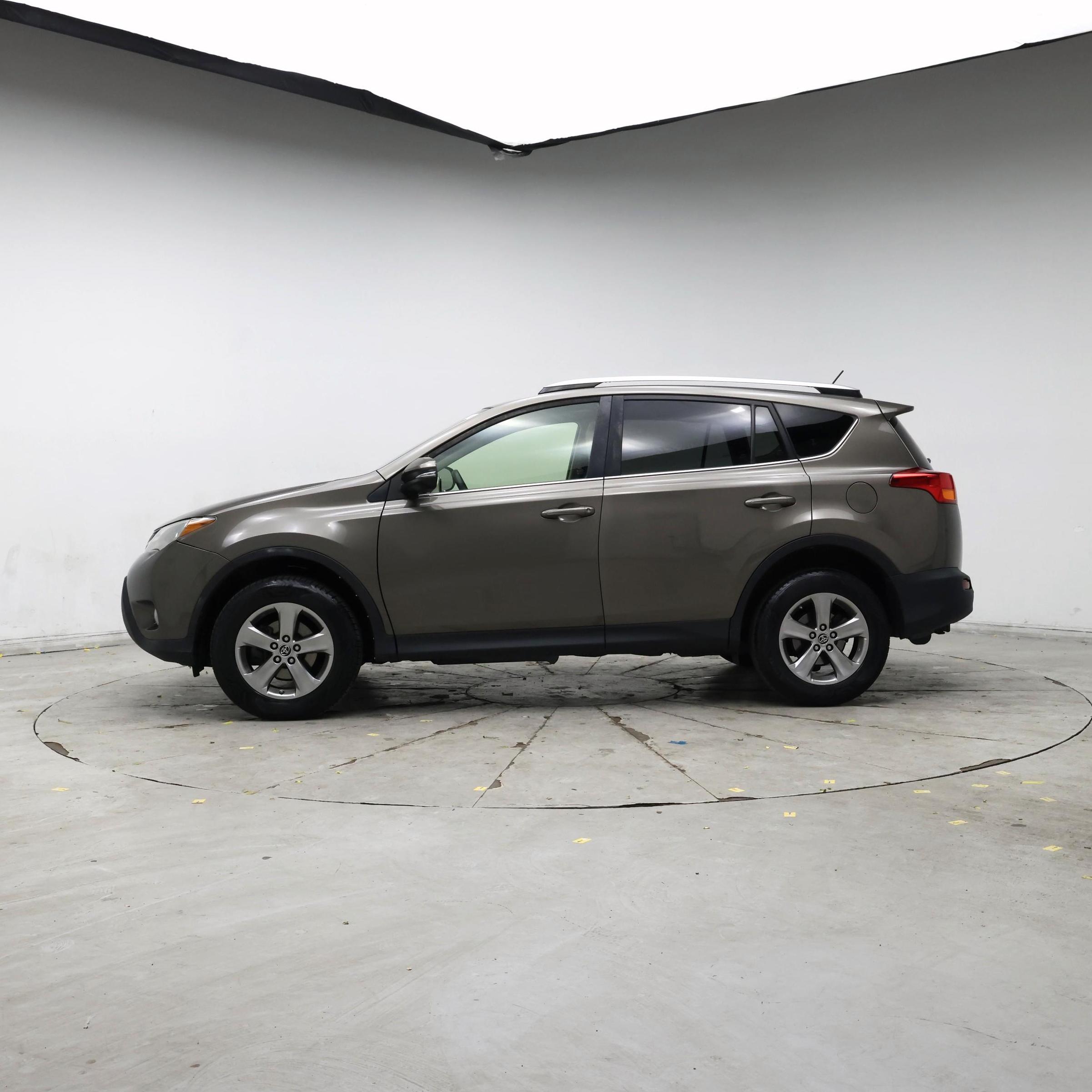 Thumbnail: 2015 Toyota RAV4 - 3