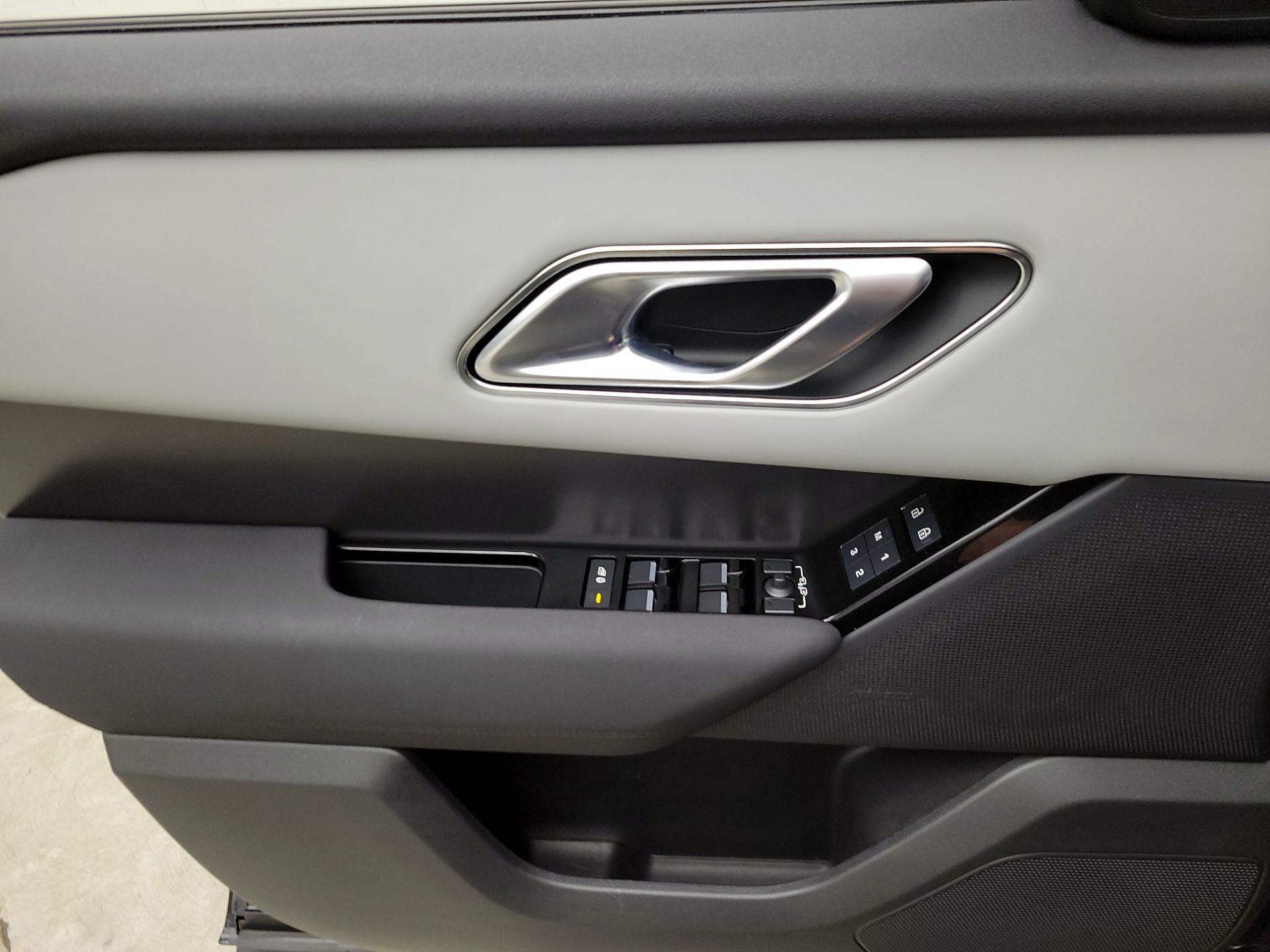 Thumbnail: 2025 Land Rover Range Rover Velar - 12