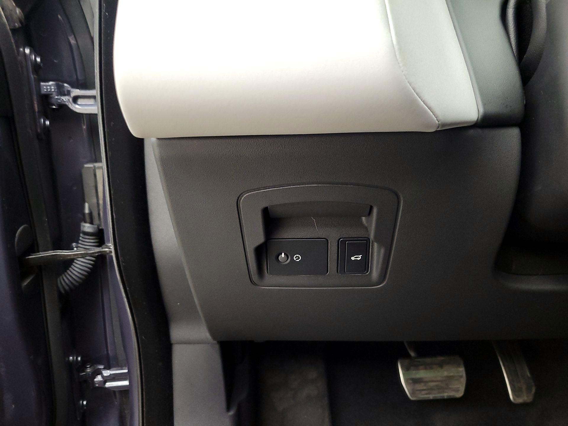 Thumbnail: 2025 Land Rover Range Rover Velar - 13