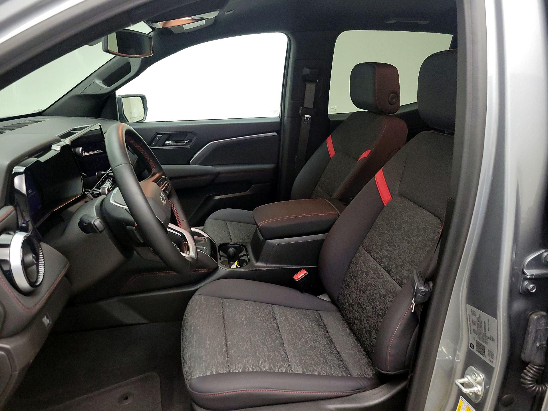 Thumbnail: 2025 Chevrolet Colorado - 11