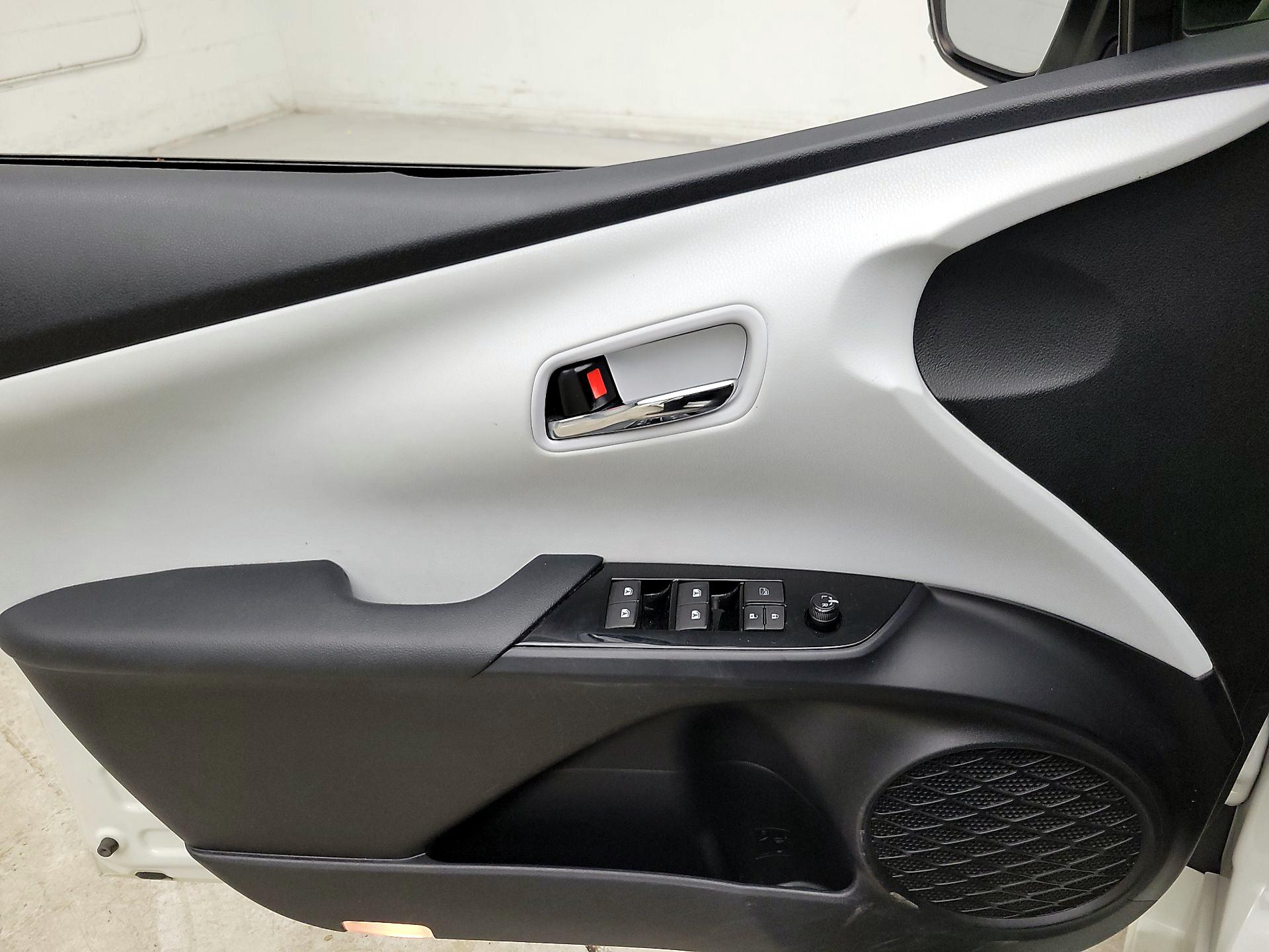 Thumbnail: 2016 Toyota Prius - 12