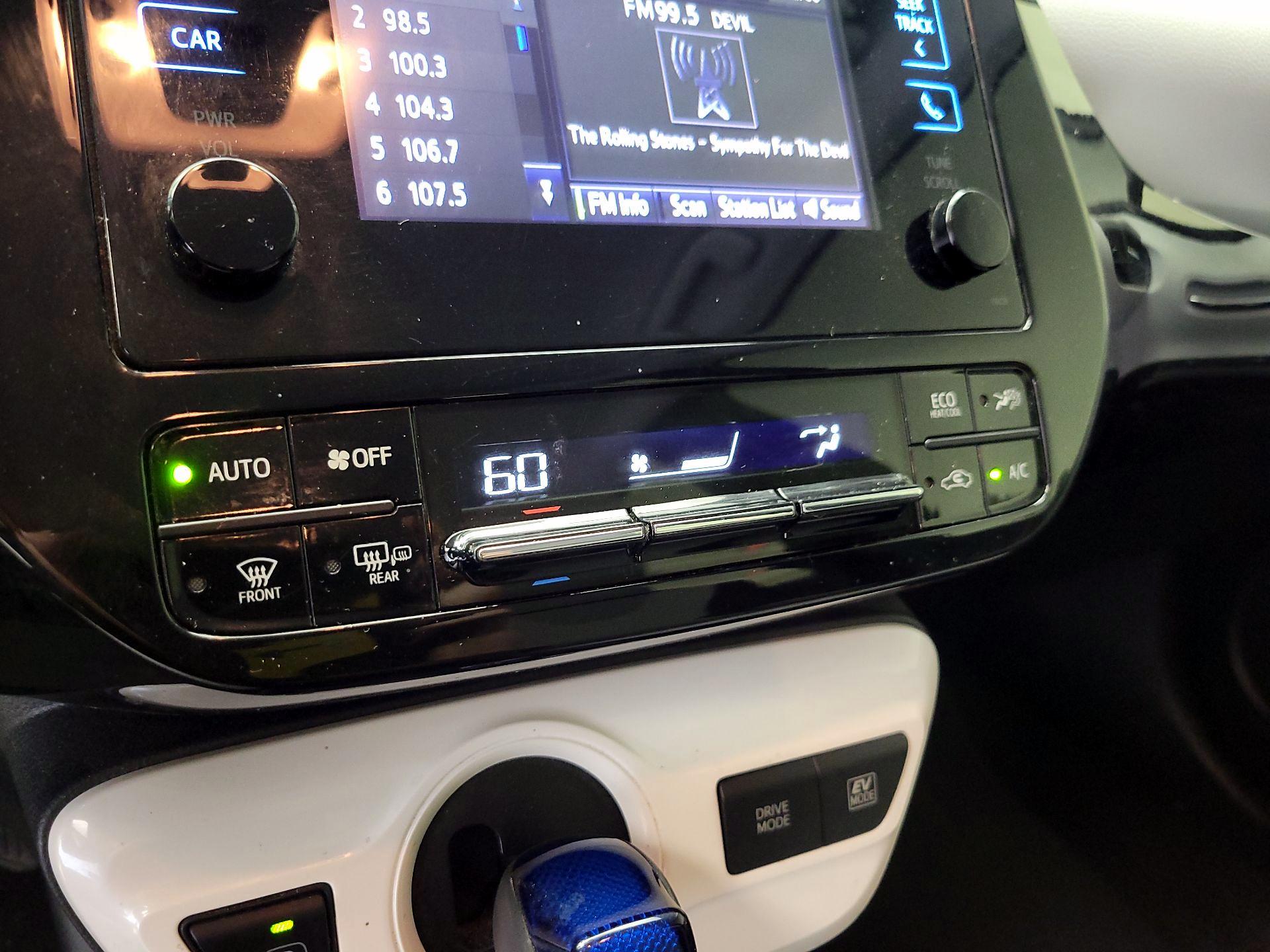 Thumbnail: 2016 Toyota Prius - 16