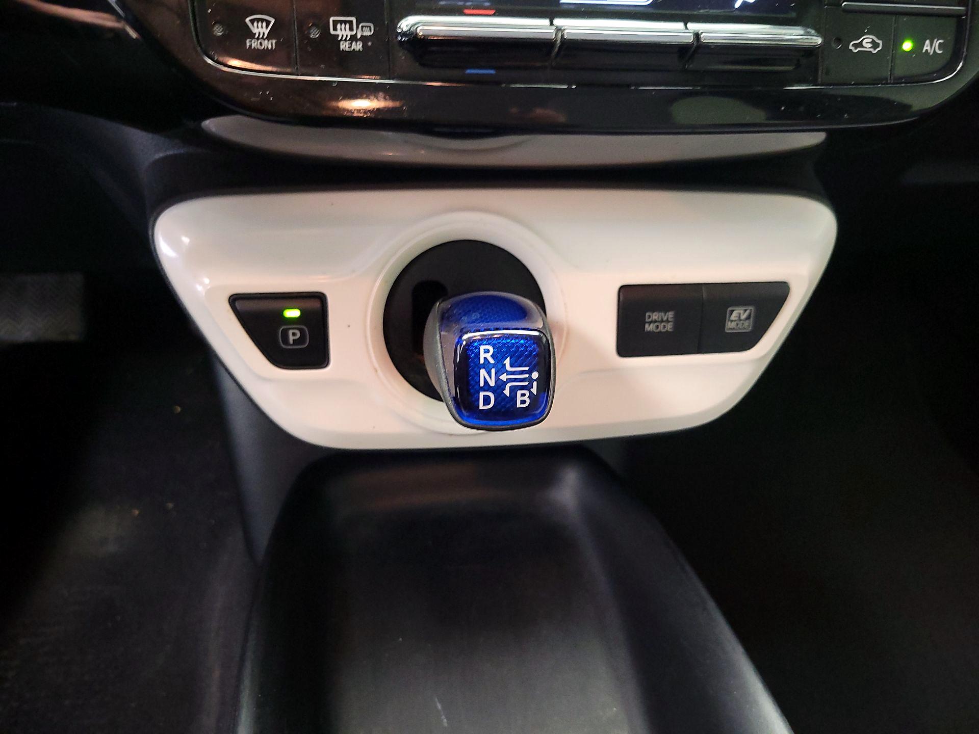 Thumbnail: 2016 Toyota Prius - 17