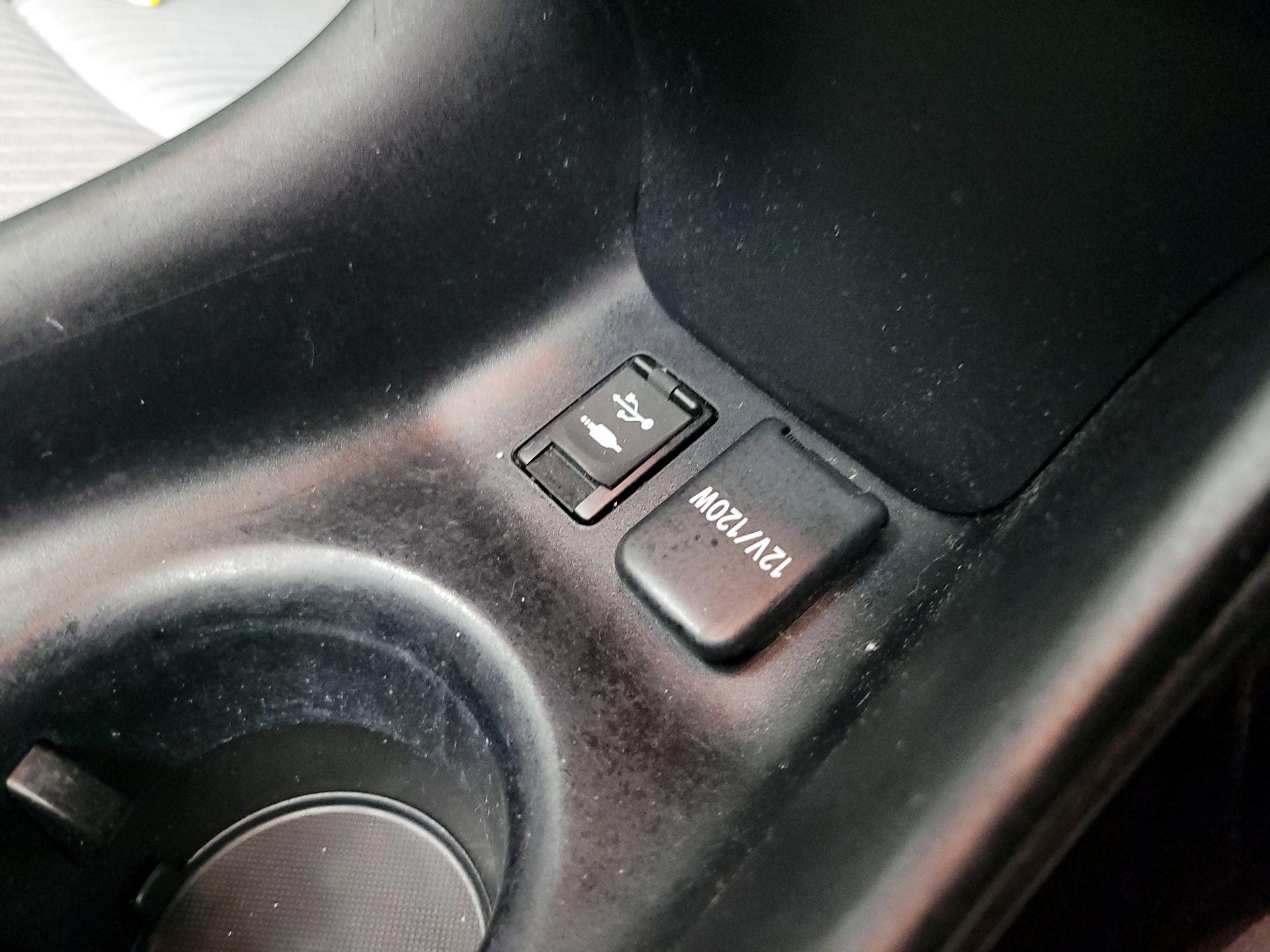 Thumbnail: 2016 Toyota Prius - 18