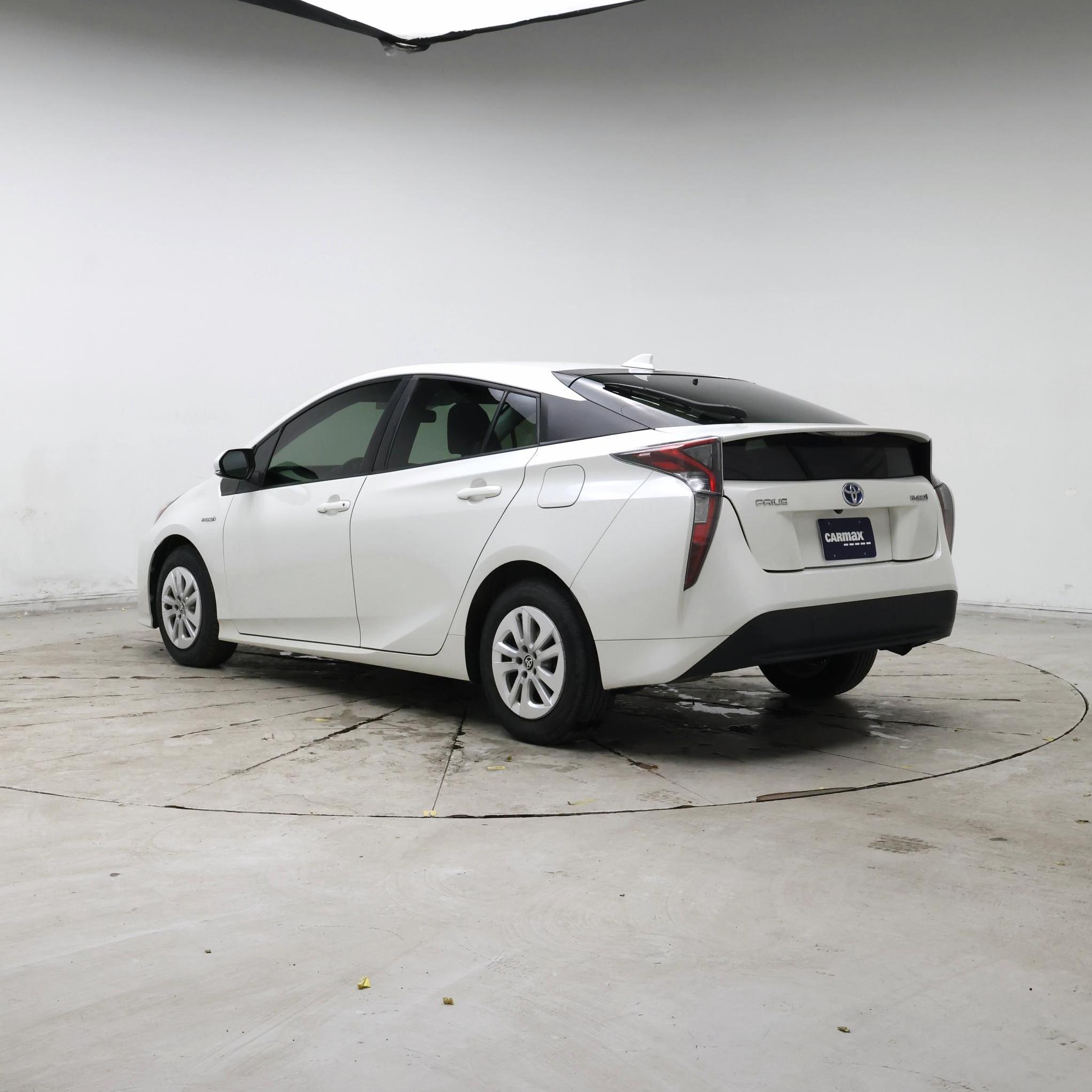 Thumbnail: 2016 Toyota Prius - 2